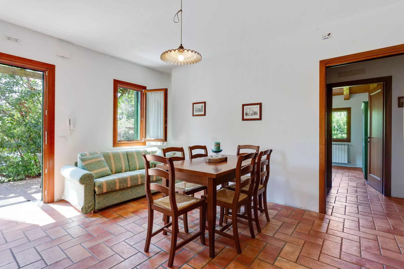 Leuk appartement op de begane grond in een vakantiehuis met zwembad aan de lagune van Venetië-Woonkamer