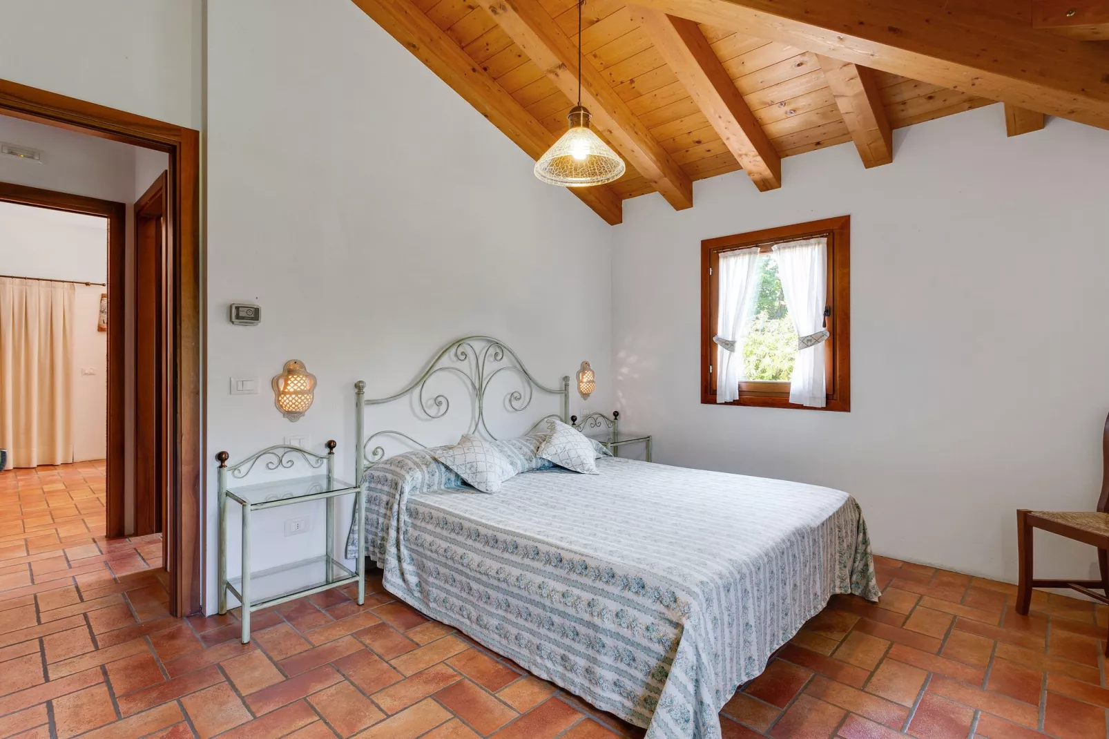 Leuk appartement op de begane grond in een vakantiehuis met zwembad aan de lagune van Venetië-Slaapkamer