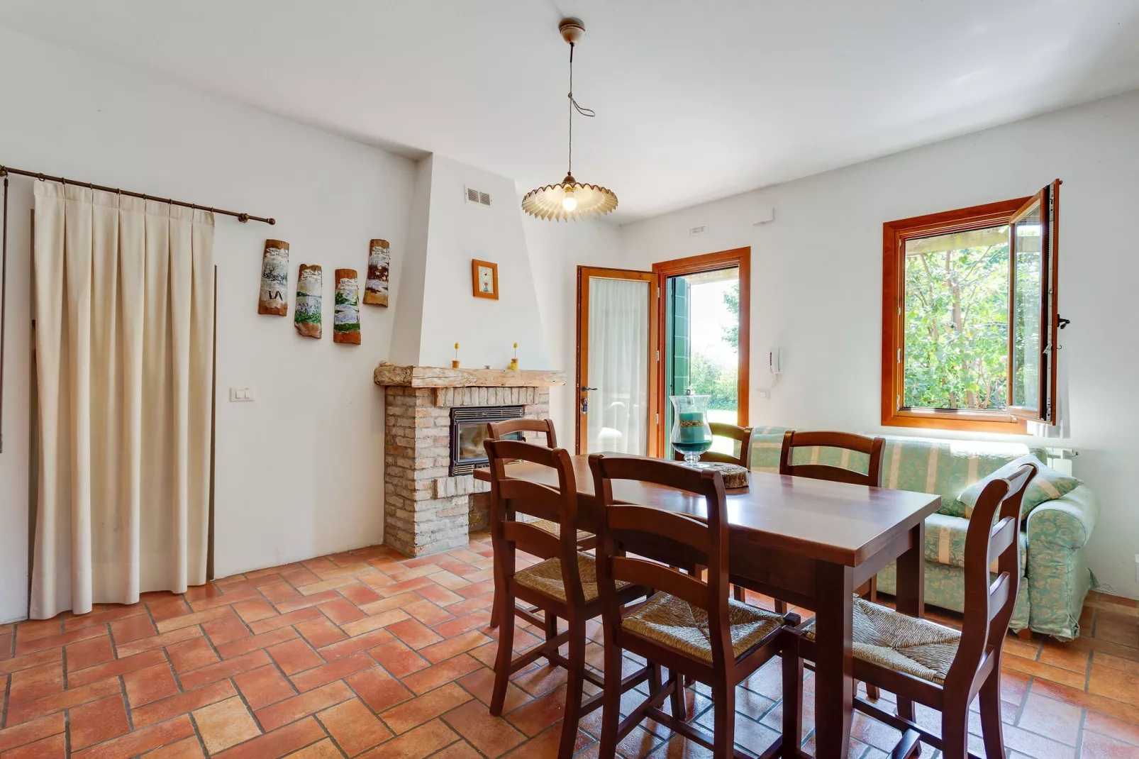 Leuk appartement op de begane grond in een vakantiehuis met zwembad aan de lagune van Venetië-Woonkamer