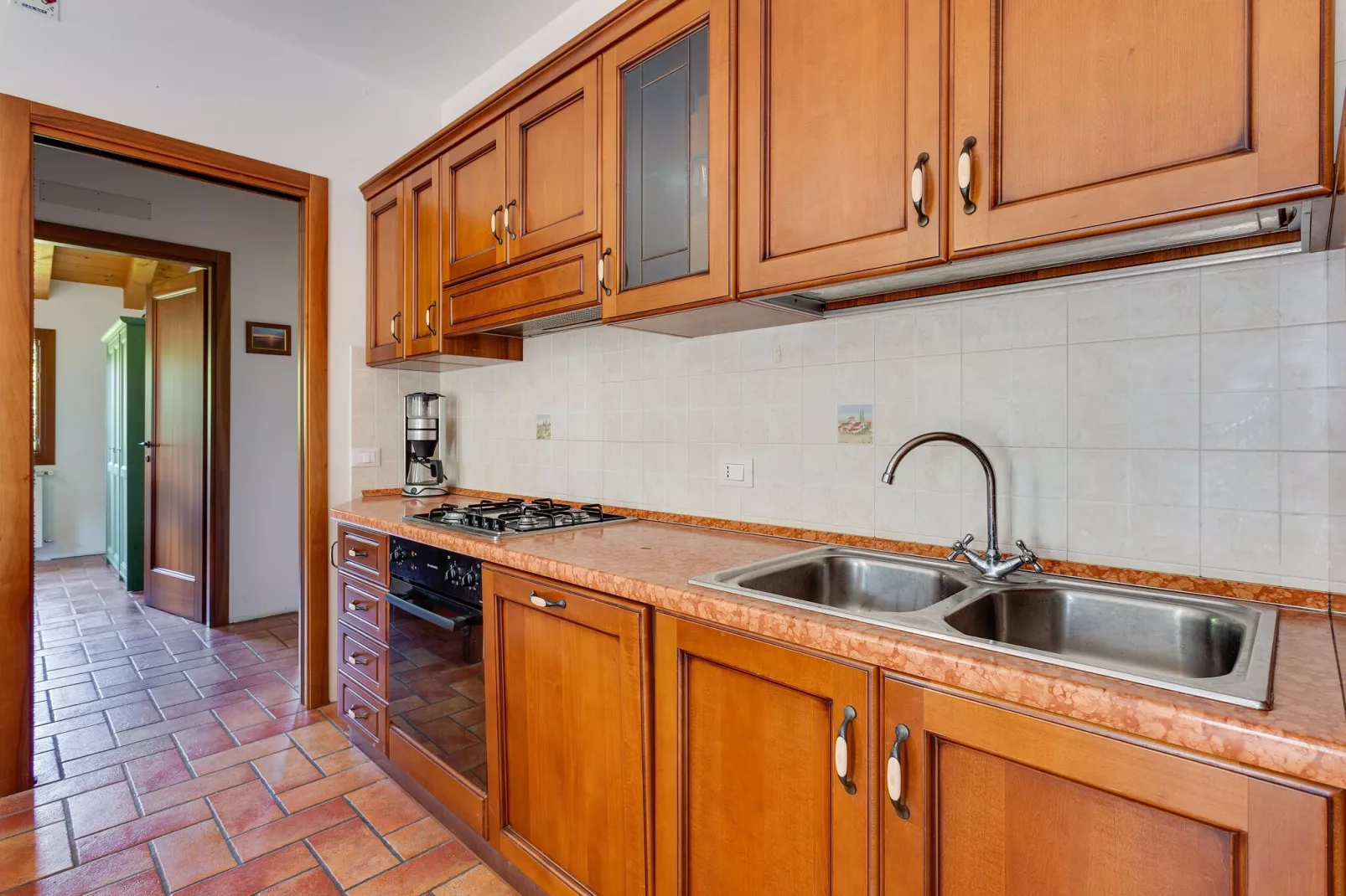 Leuk appartement op de begane grond in een vakantiehuis met zwembad aan de lagune van Venetië-Keuken
