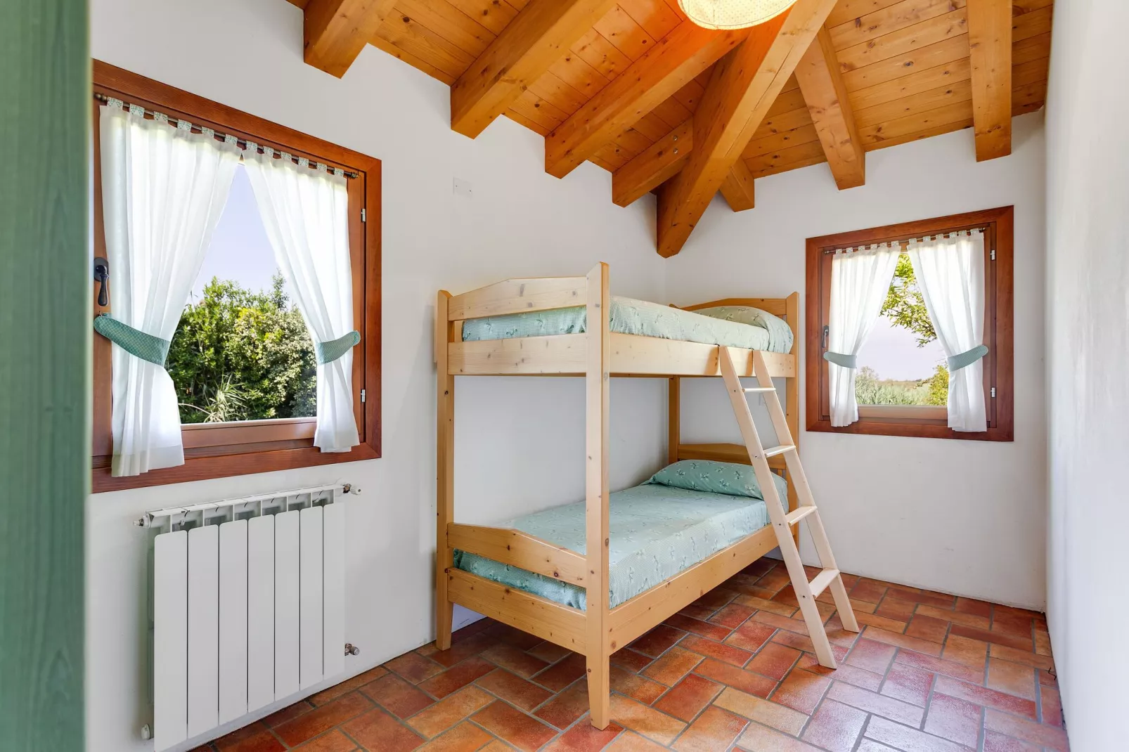 Leuk appartement op de begane grond in een vakantiehuis met zwembad aan de lagune van Venetië-Slaapkamer