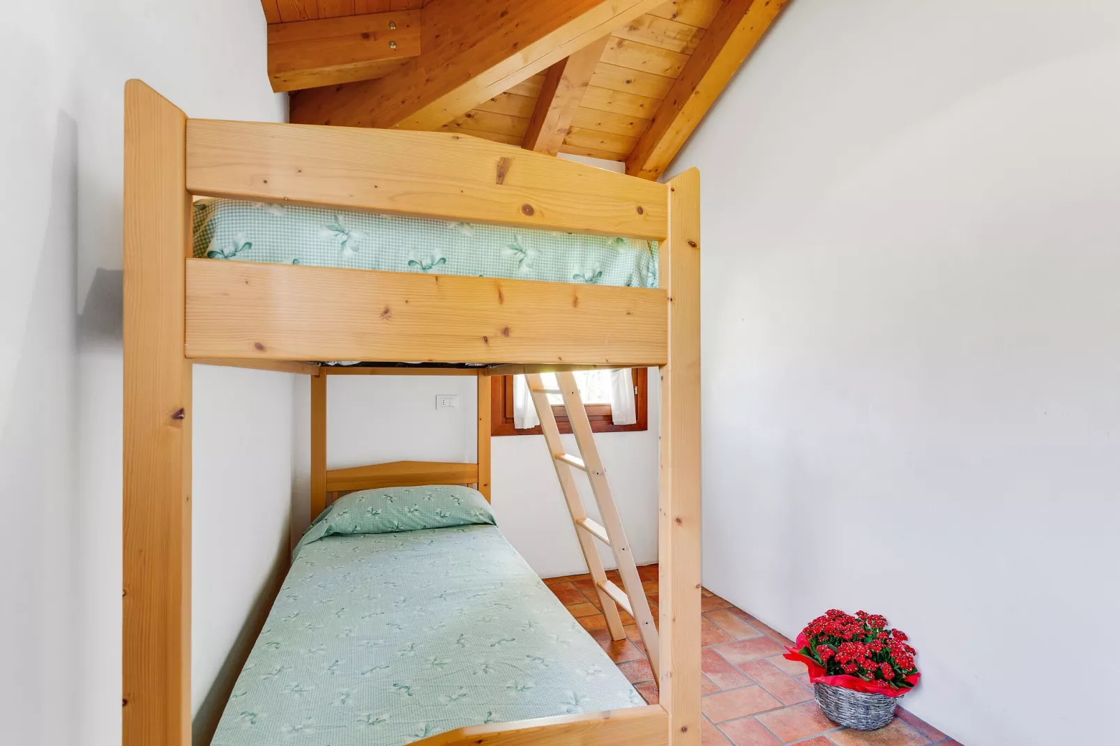 Leuk appartement op de begane grond in een vakantiehuis met zwembad aan de lagune van Venetië-Slaapkamer