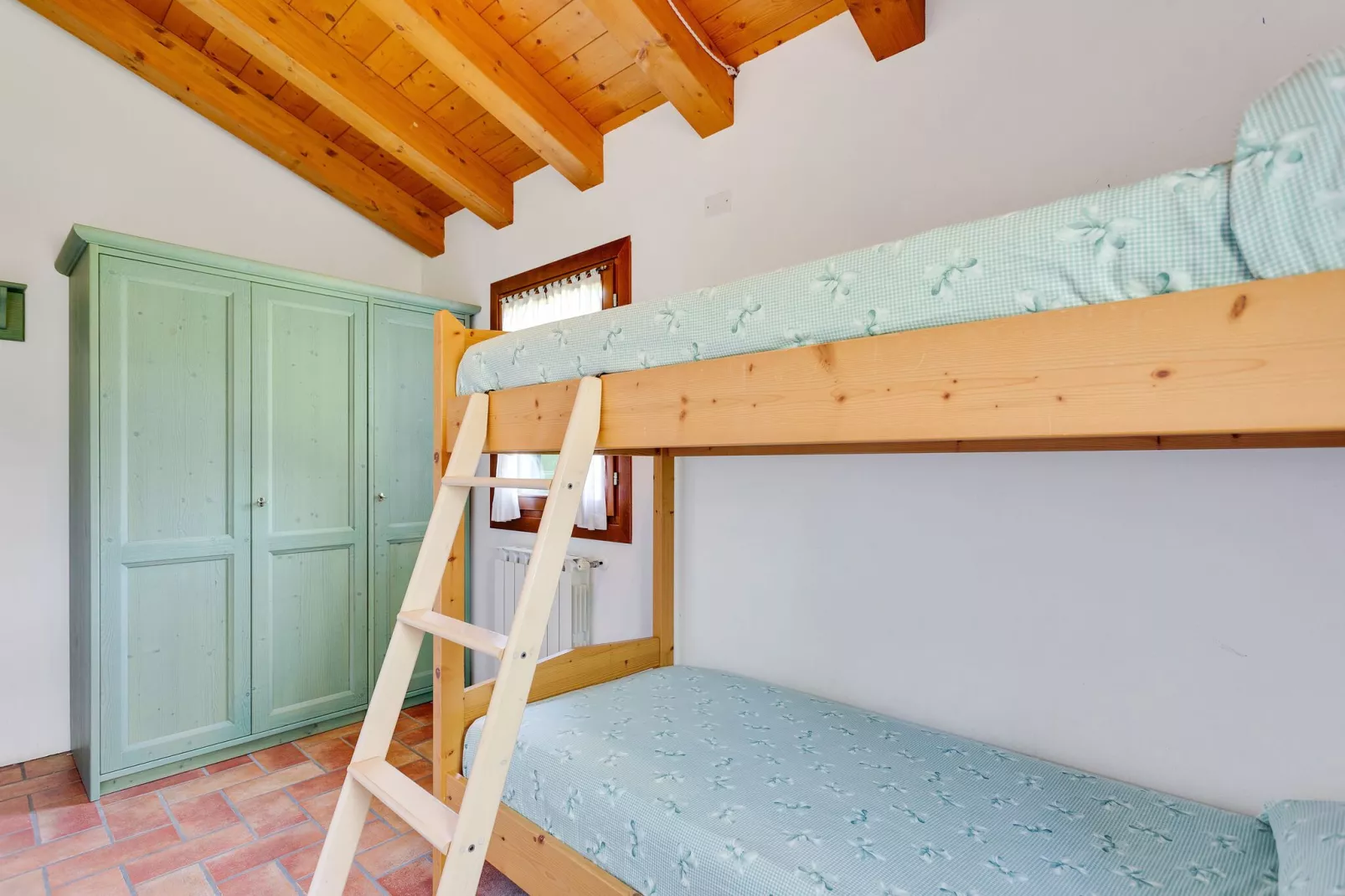 Leuk appartement op de begane grond in een vakantiehuis met zwembad aan de lagune van Venetië-Slaapkamer