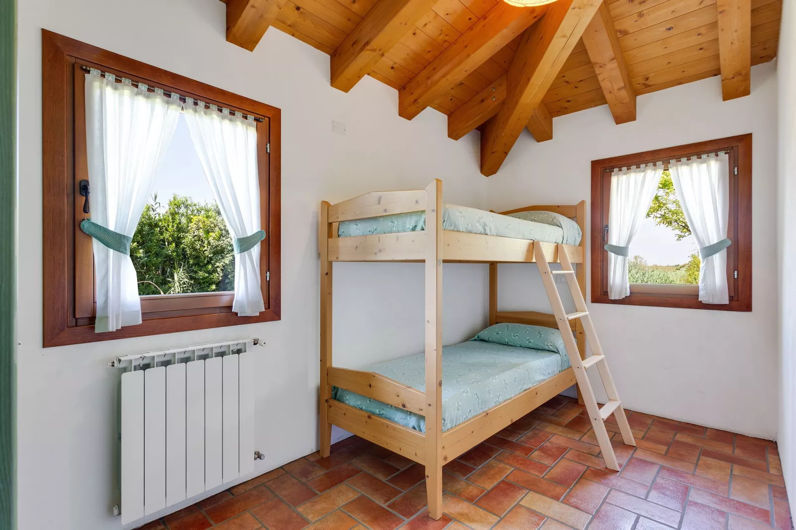 Leuk appartement op de begane grond in een vakantiehuis met zwembad aan de lagune van Venetië-Slaapkamer