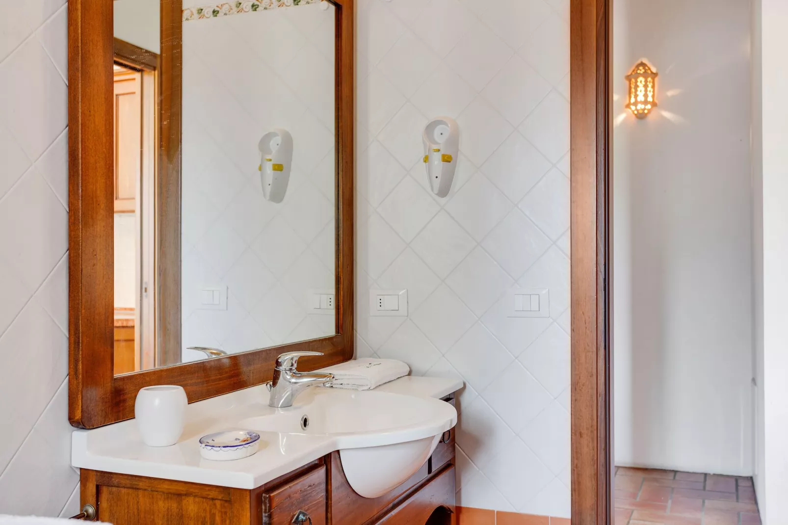 Leuk appartement op de begane grond in een vakantiehuis met zwembad aan de lagune van Venetië-Badkamer