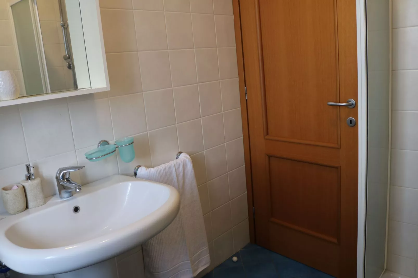 Camelie Ventitre-Badkamer