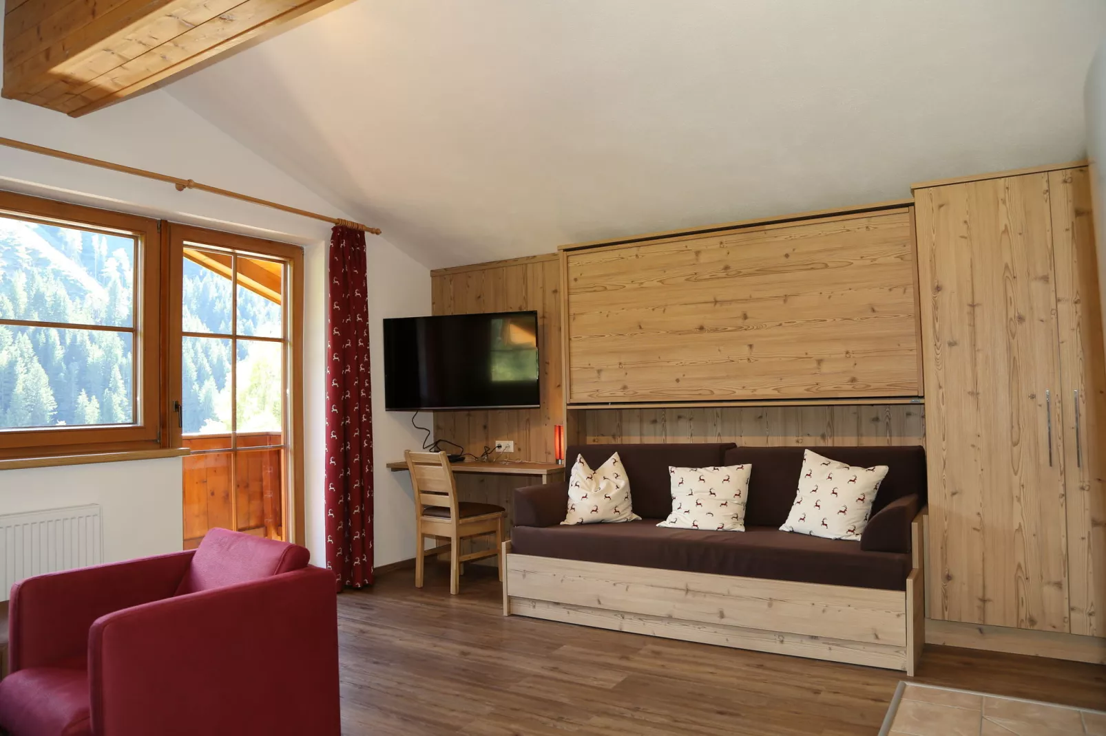 Alpensteinbock Saalbach L-Woonkamer
