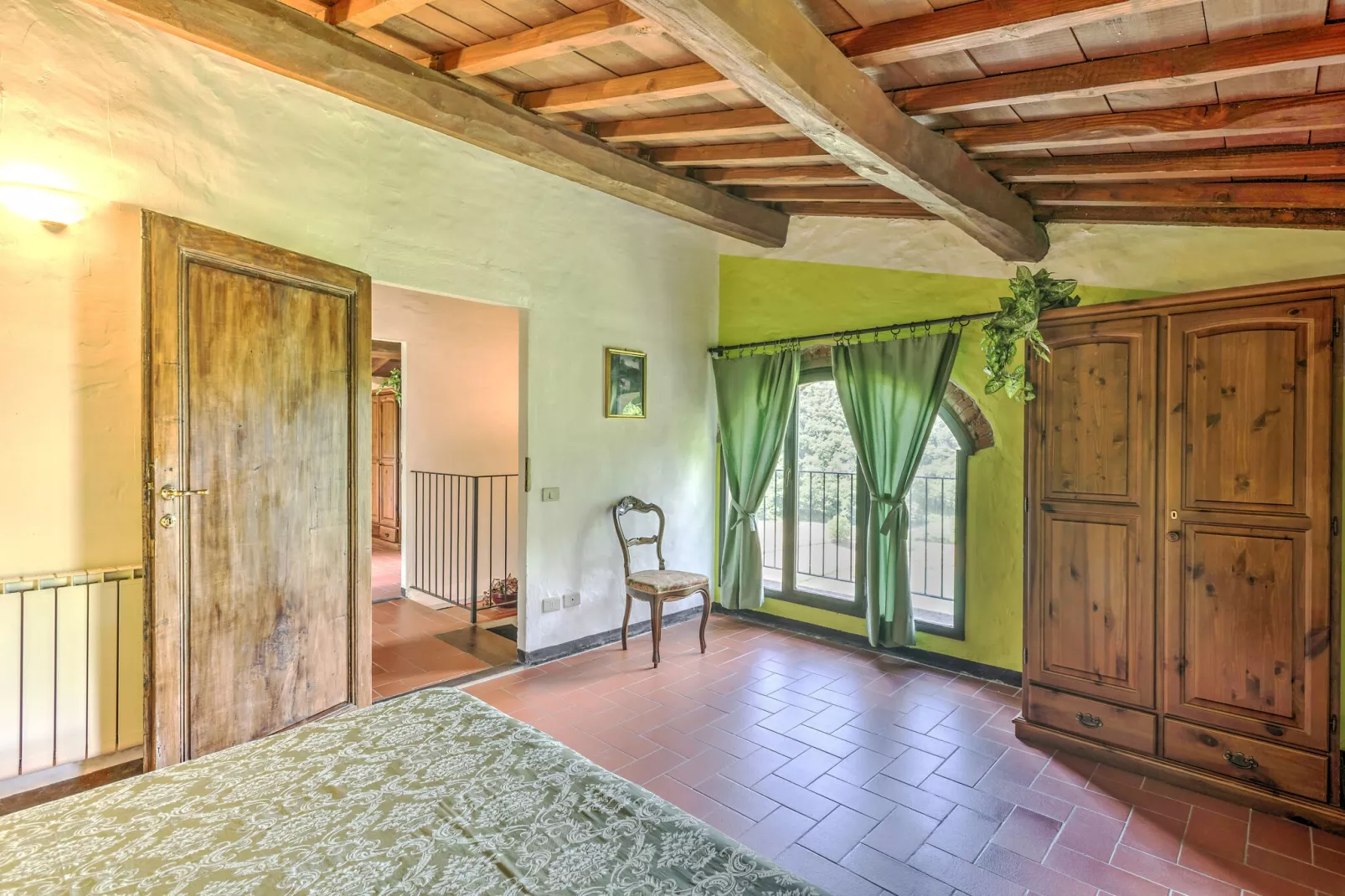 Aantrekkelijke appartement in Dicomano met prachtig uitzicht-Slaapkamer