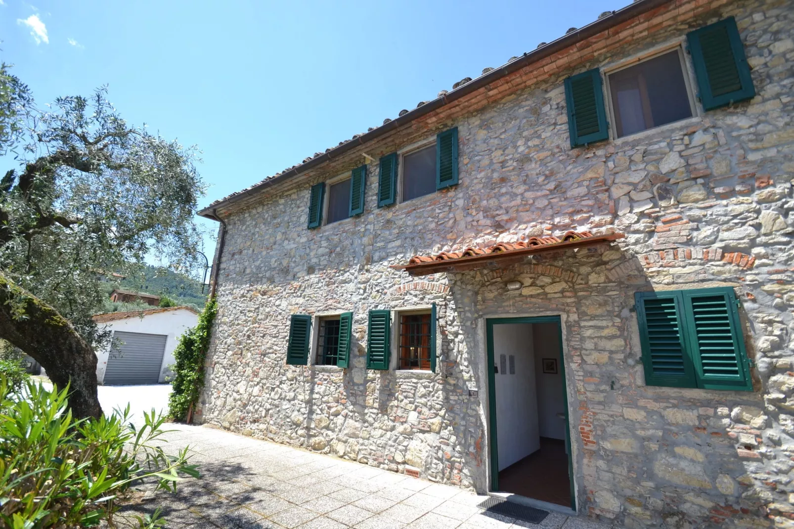 La Casa dei Due Olivi-Buitenkant zomer