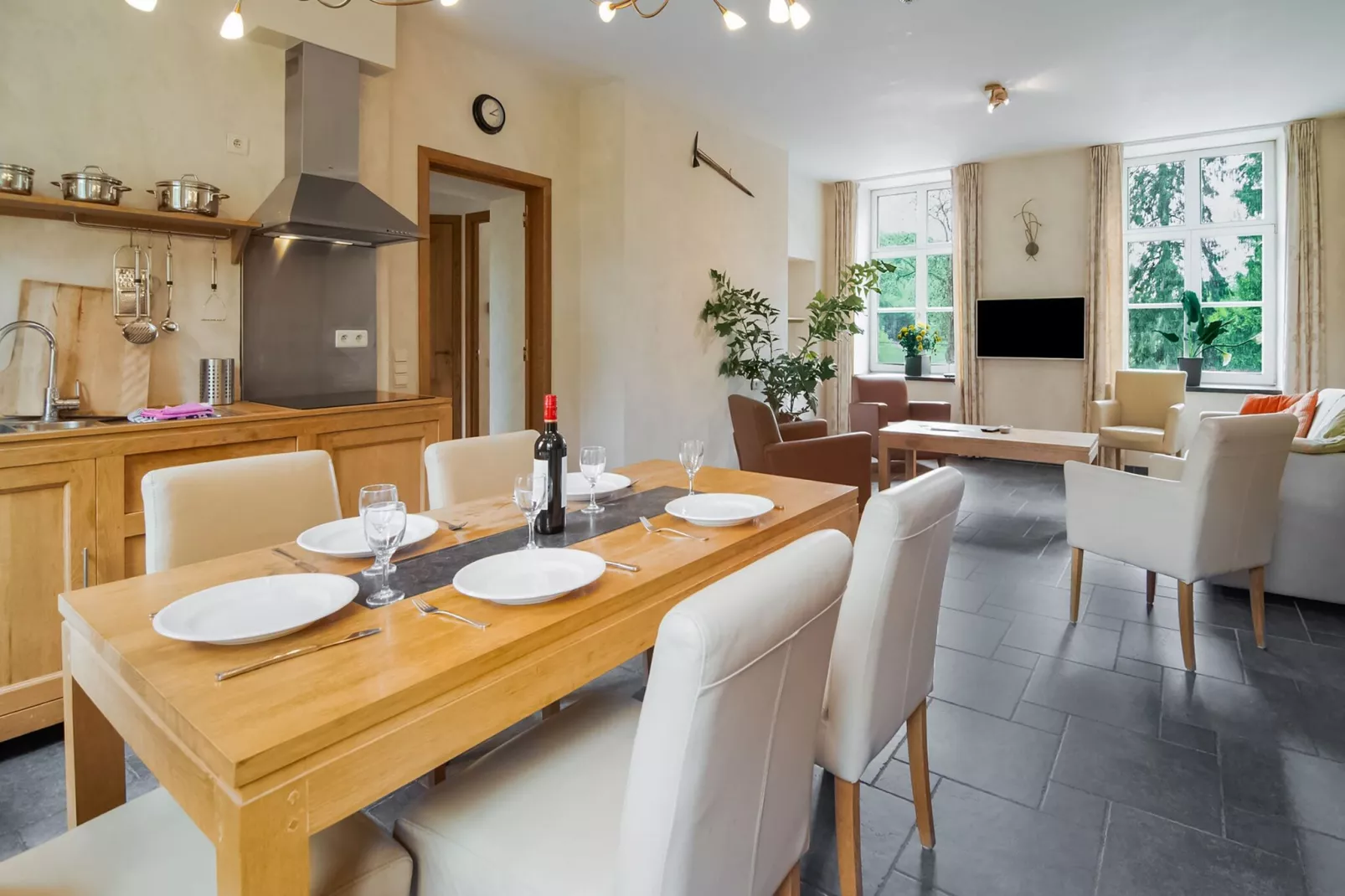 Appartement voor zes Domain Château Dieupart-Eetkamer