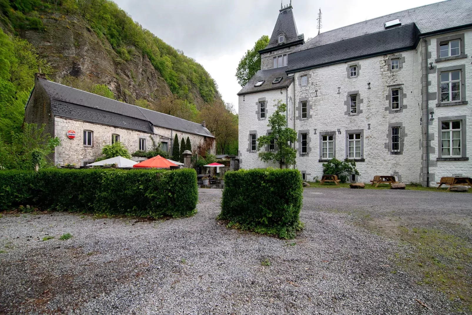 Appartement voor zes Domaine Château Dieupart-Buitenkant zomer
