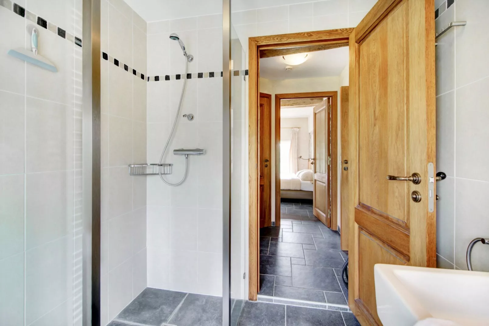 Appartement voor zes Domaine Château Dieupart-Badkamer