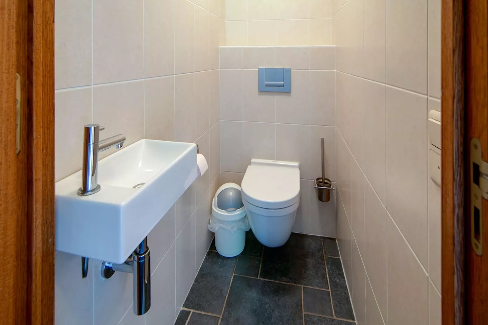 Torenwoning voor acht Domaine Château Dieupart-Badkamer