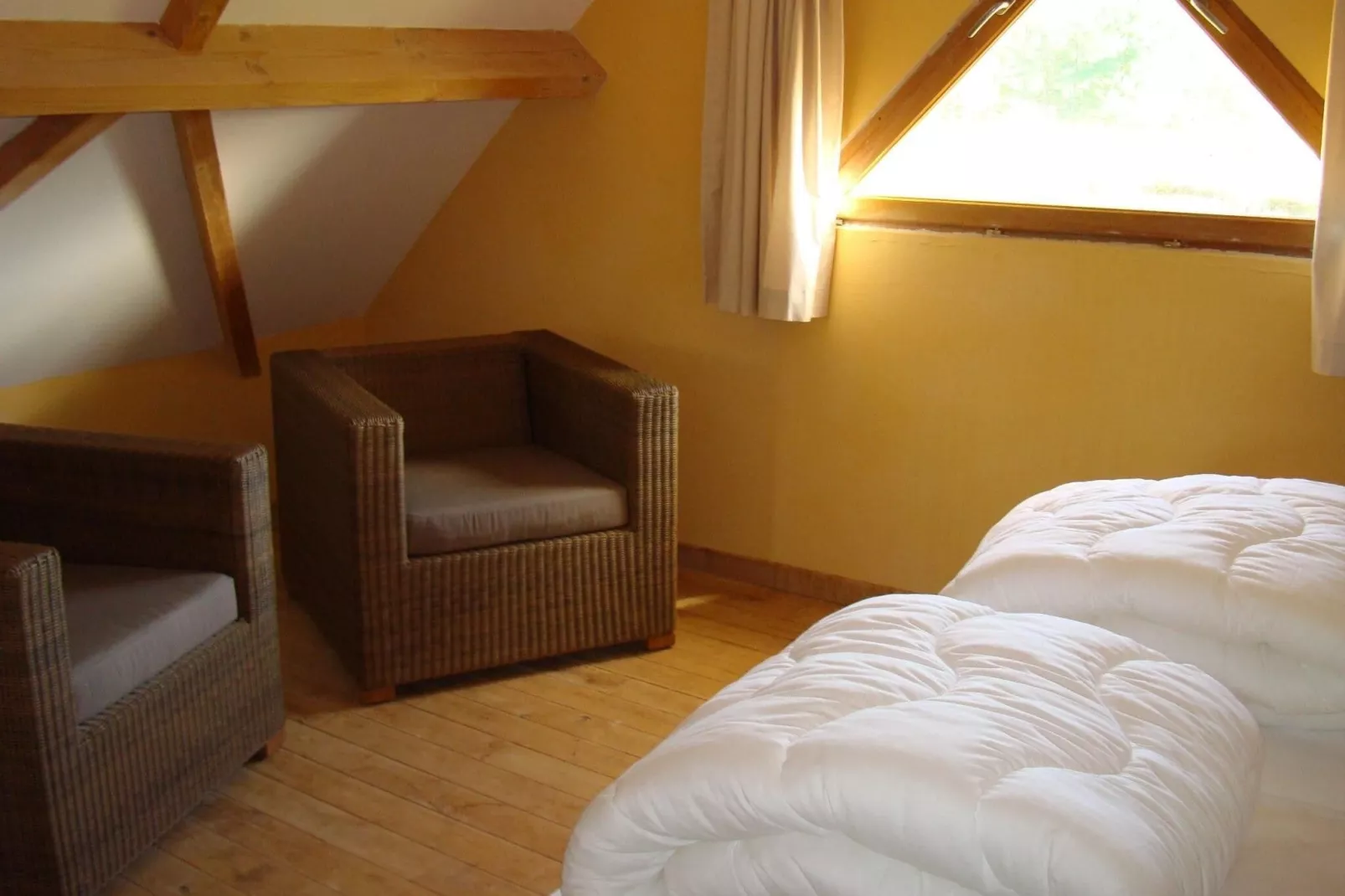 Gezellig vakantiehuis in Lacapelle-Merival met een zwembad-Slaapkamer