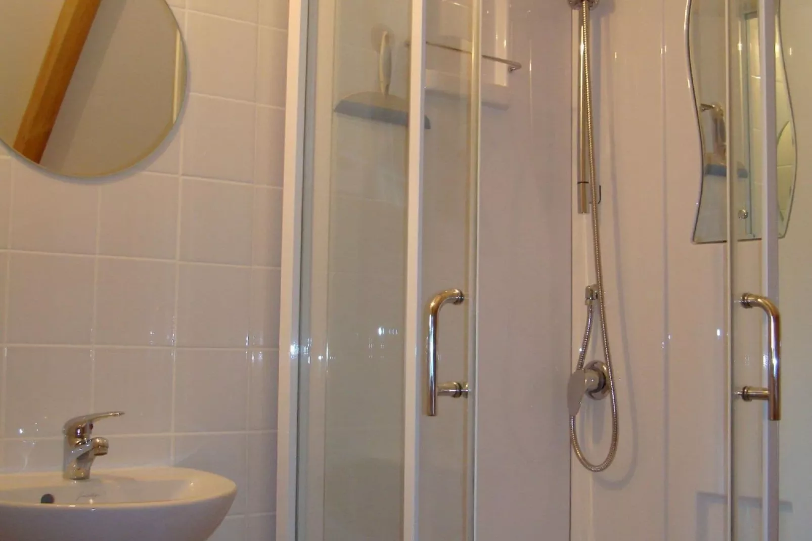 Gezellig vakantiehuis in Lacapelle-Merival met een zwembad-Badkamer