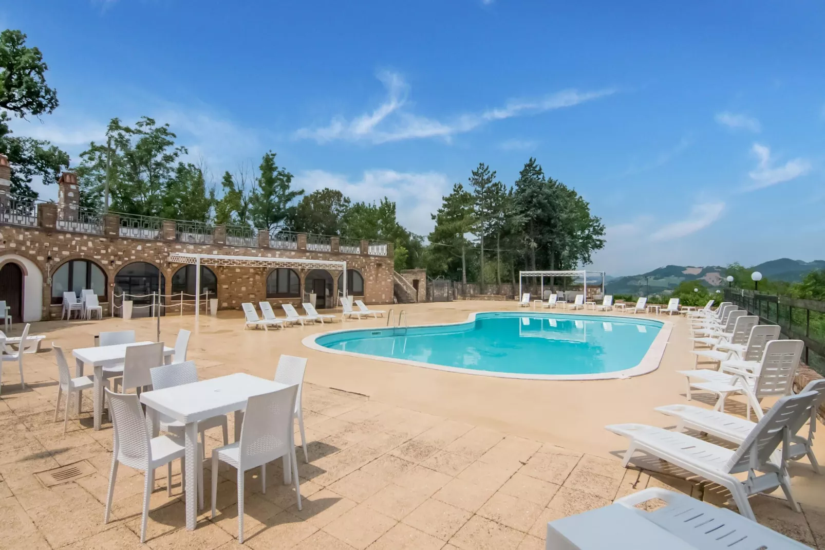Gezellige villa in de Marche met een groot zwembad