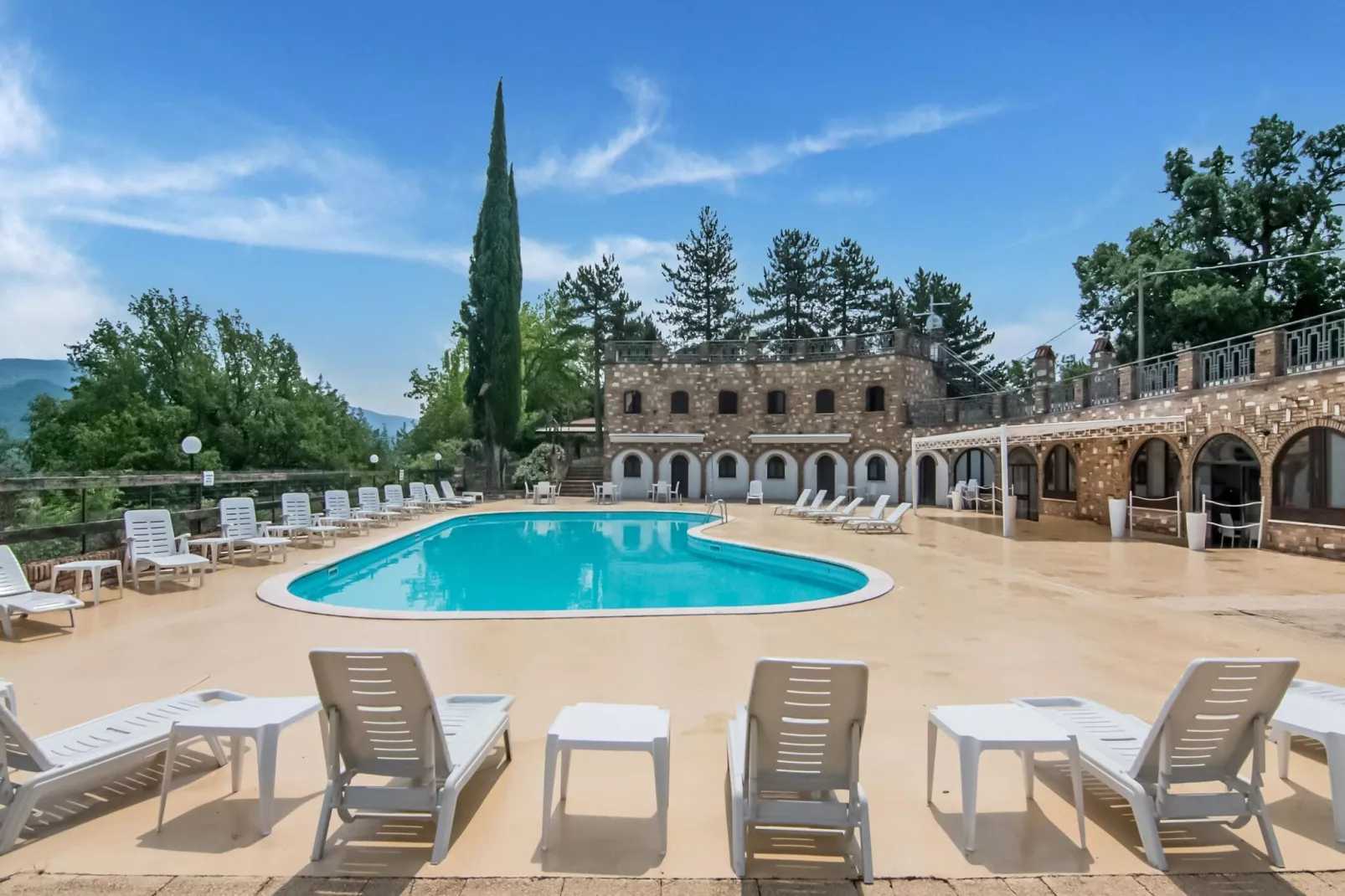 Gezellige villa in de Marche met een groot zwembad