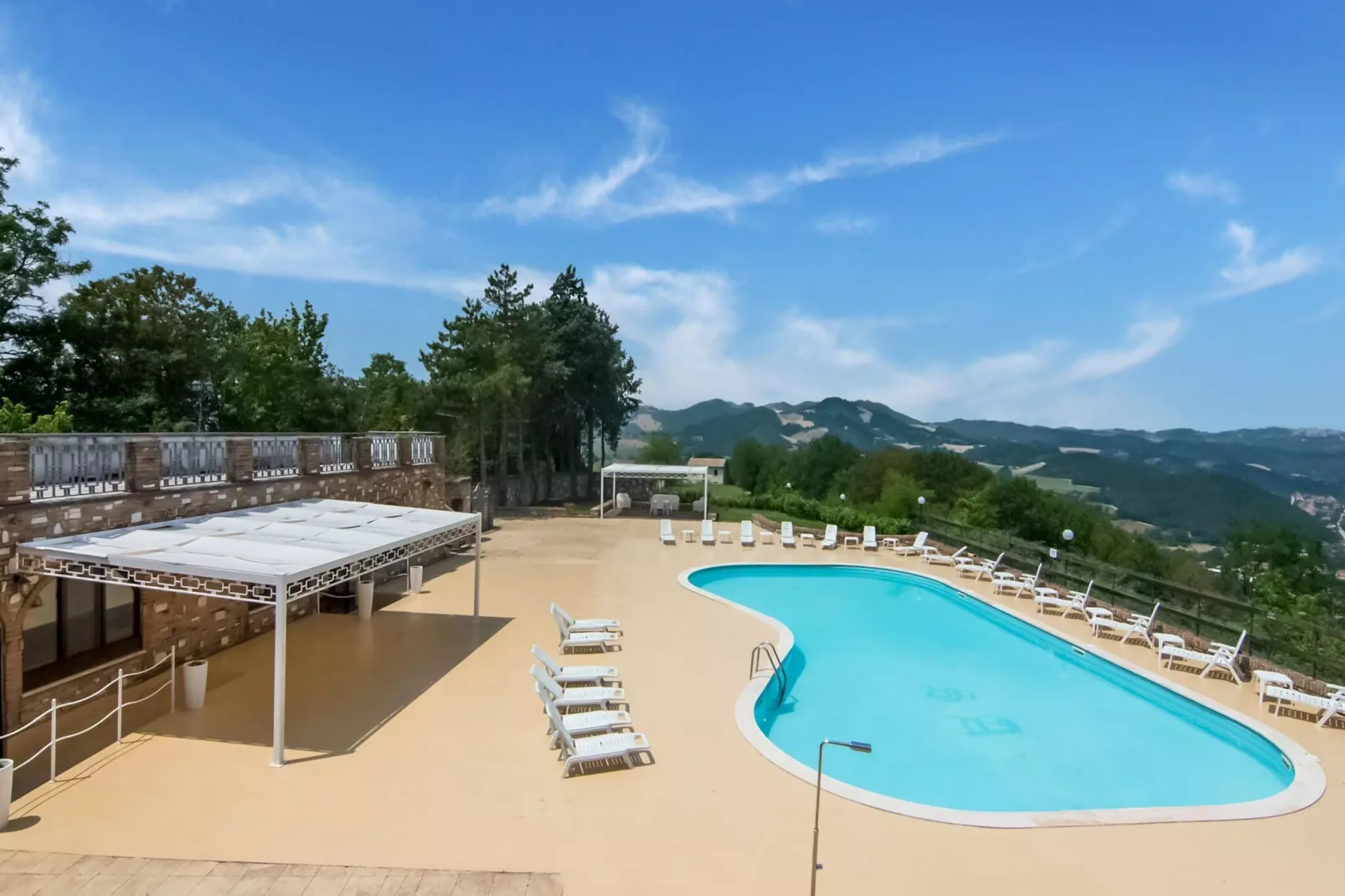 Gezellige villa in de Marche met een groot zwembad