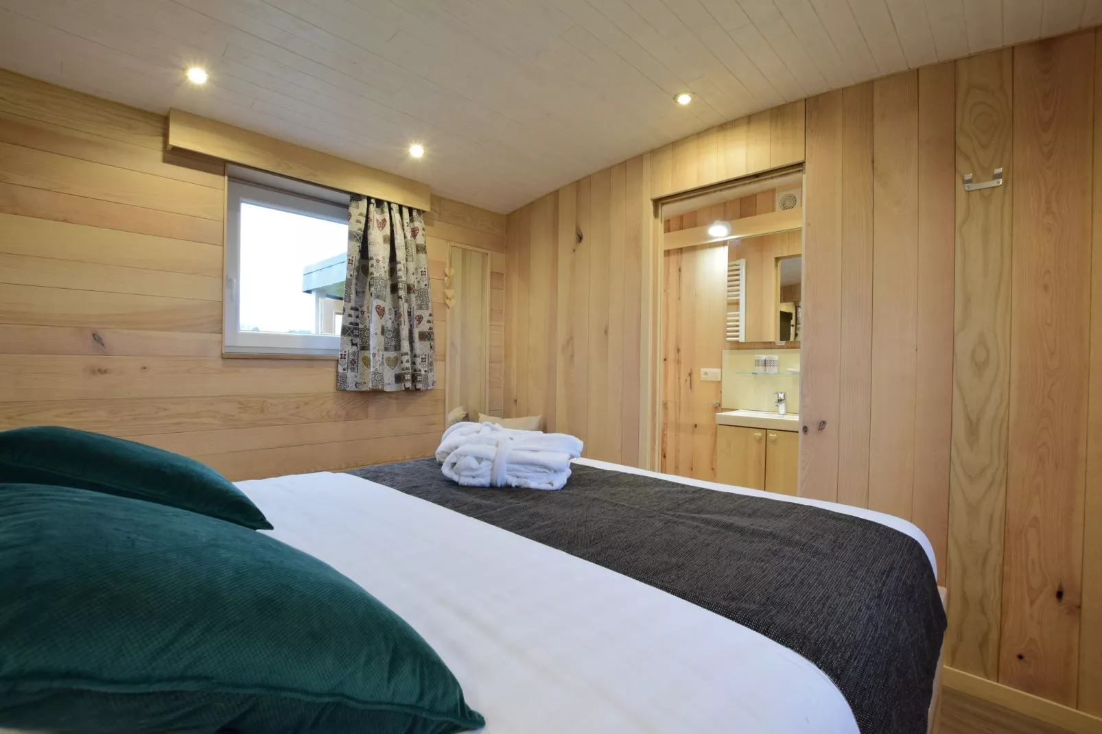 La roulotte des Ardennes-Slaapkamer