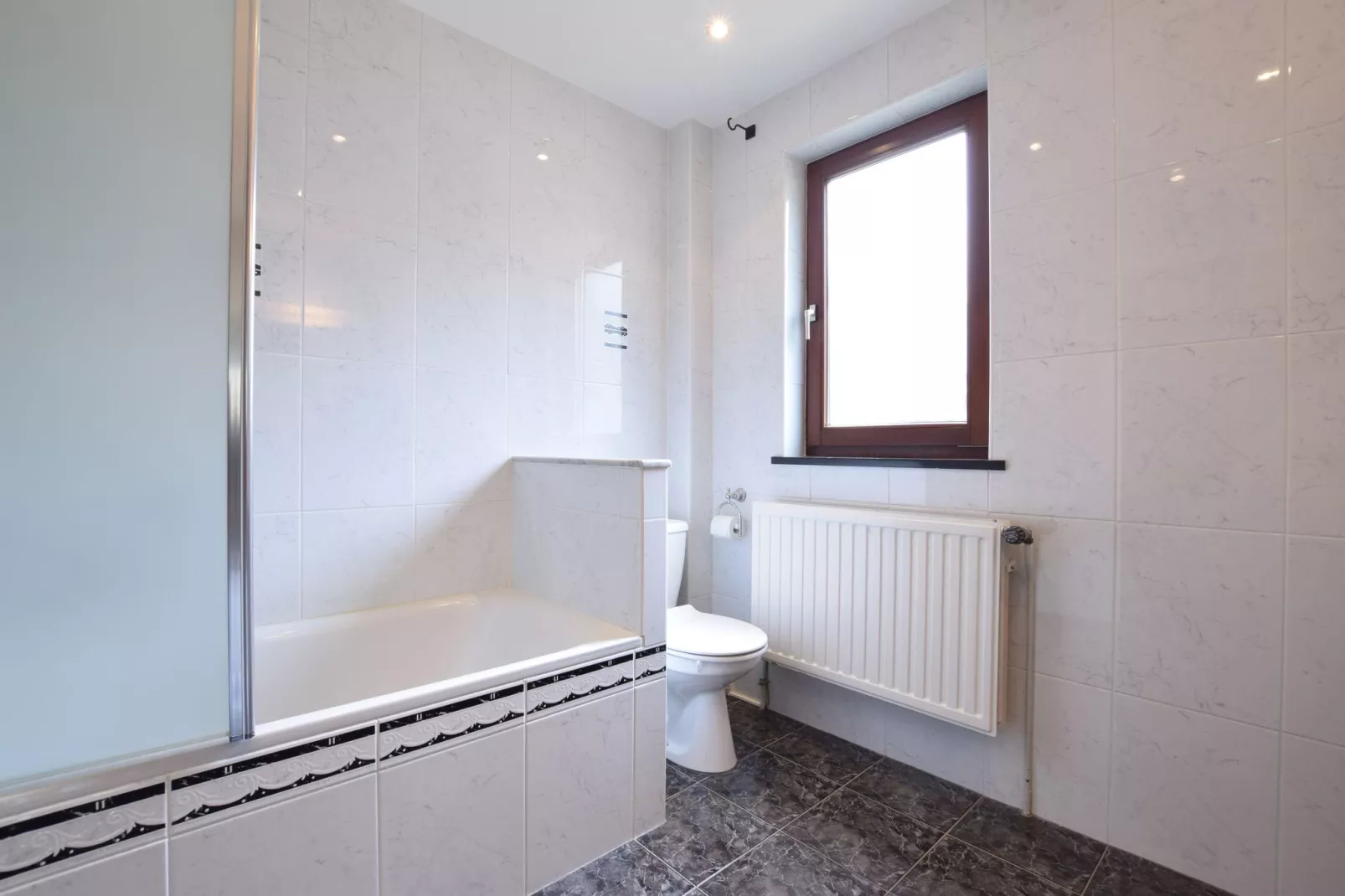Au Bonalfa 2-Badkamer