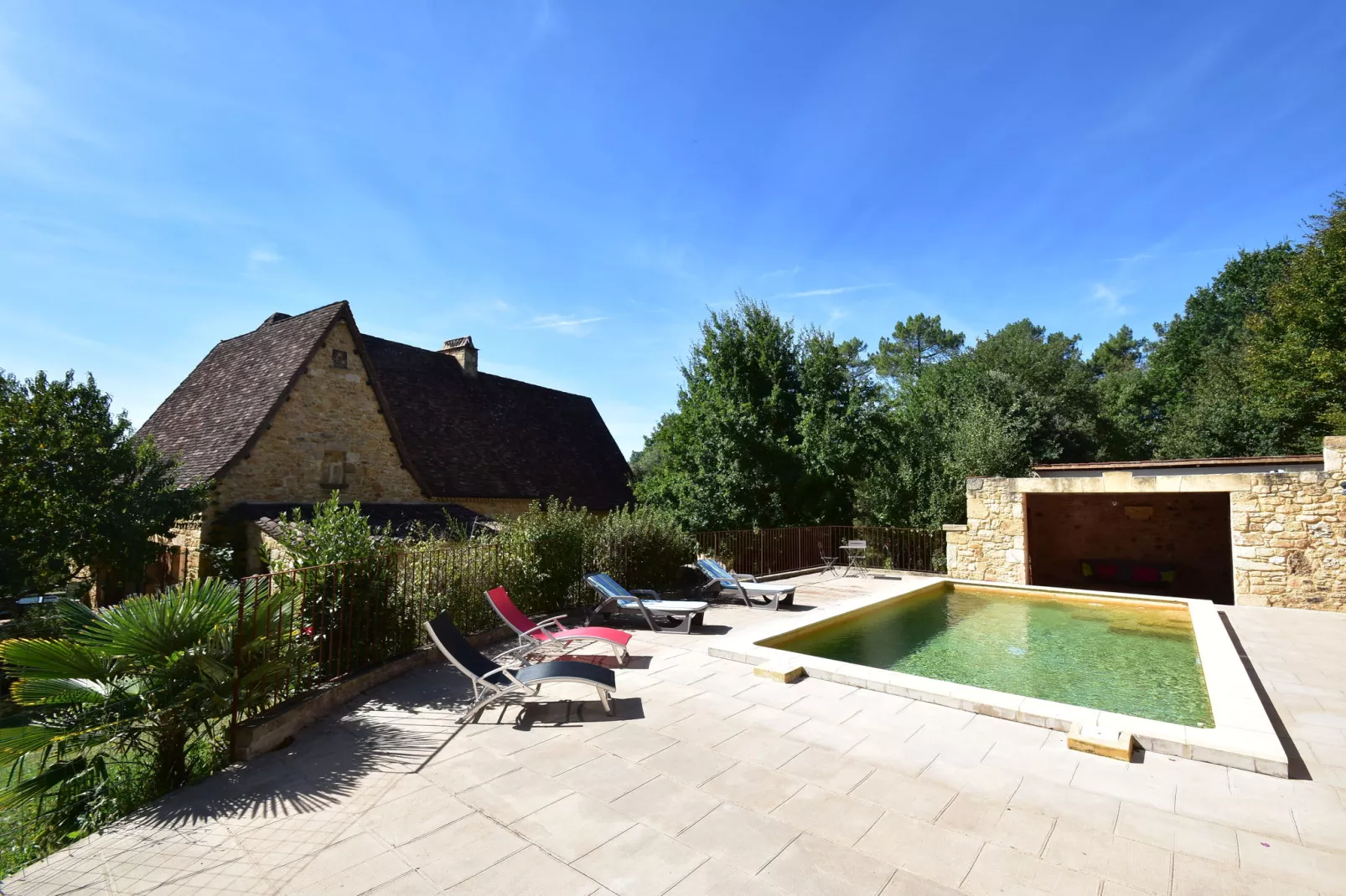 Maison de vacances Domme-Buitenkant zomer