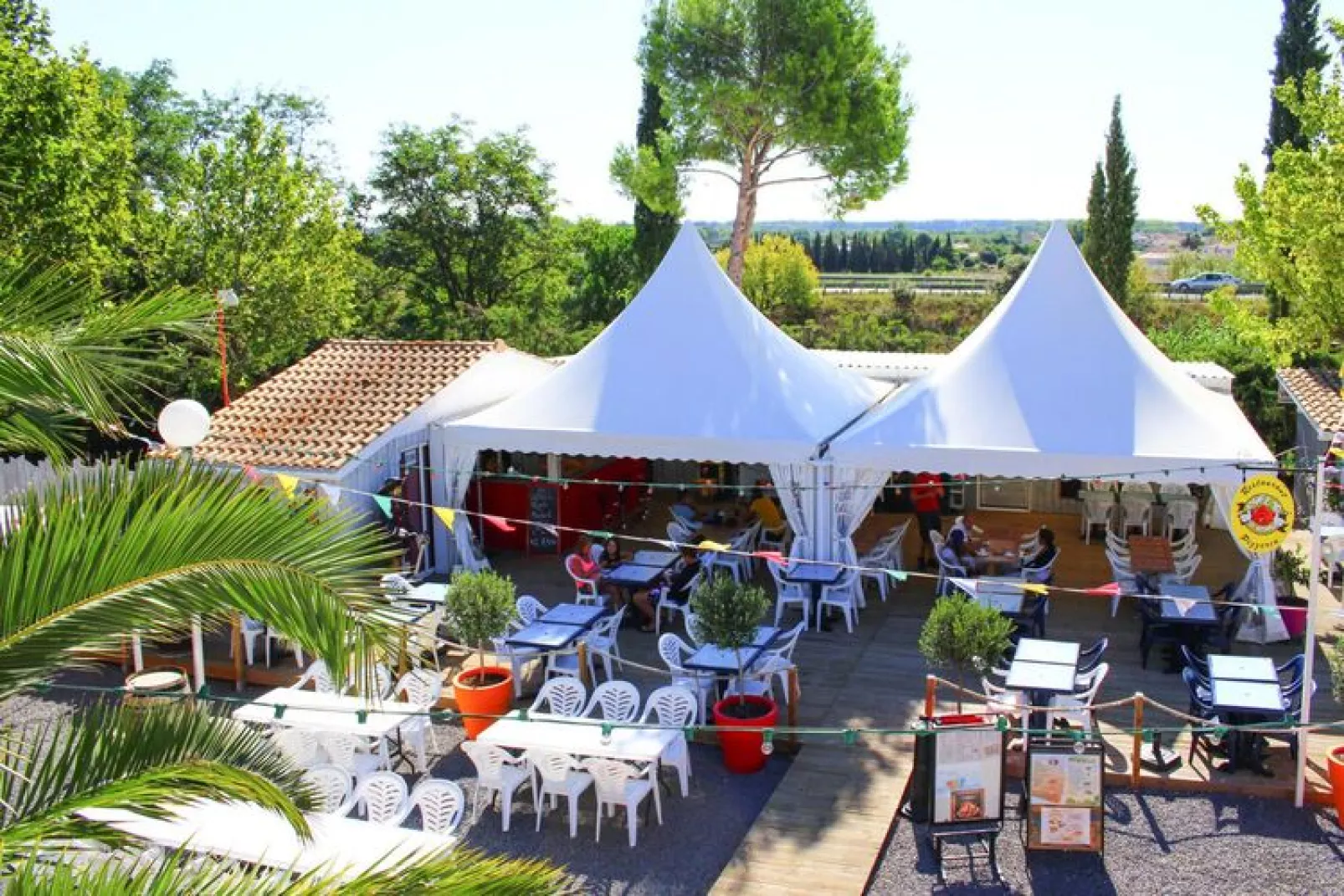 Caravanpark Domaine Sainte Véziane Bessan  Mobilhome Premium 3ch 6p-Tuinen zomer
