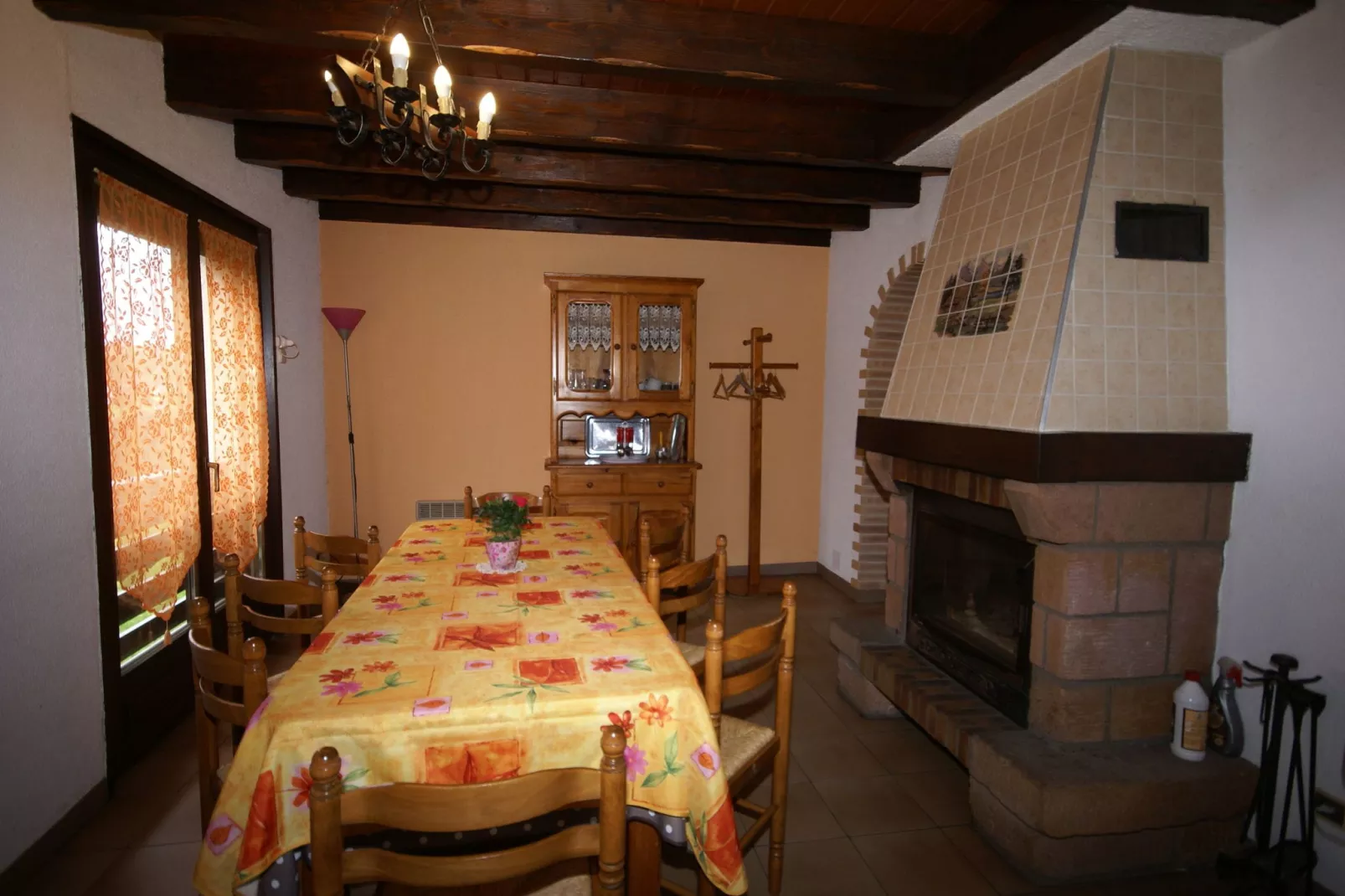 Les Chalets du Neune 13-Eetkamer