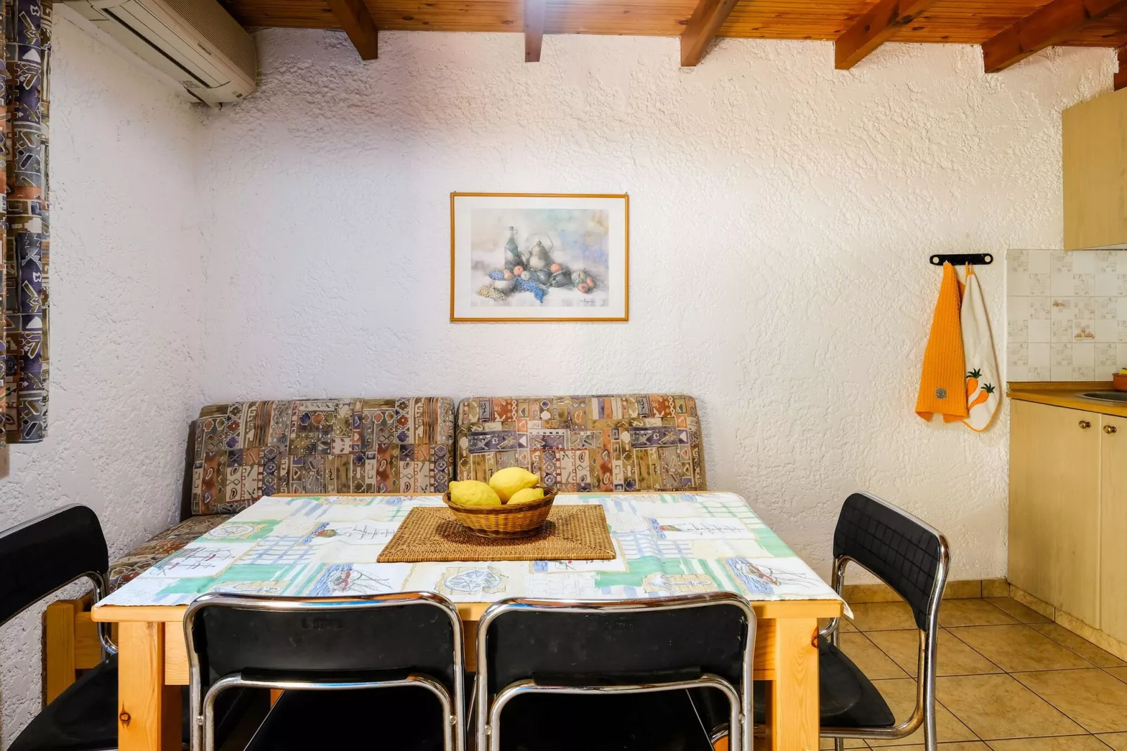 Olive Tree Cottage No 2-Eetkamer