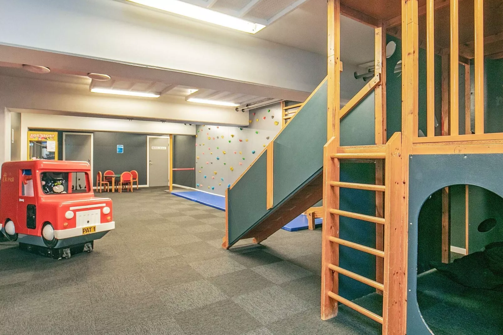 2 room,ground/1 st floor-Binnen