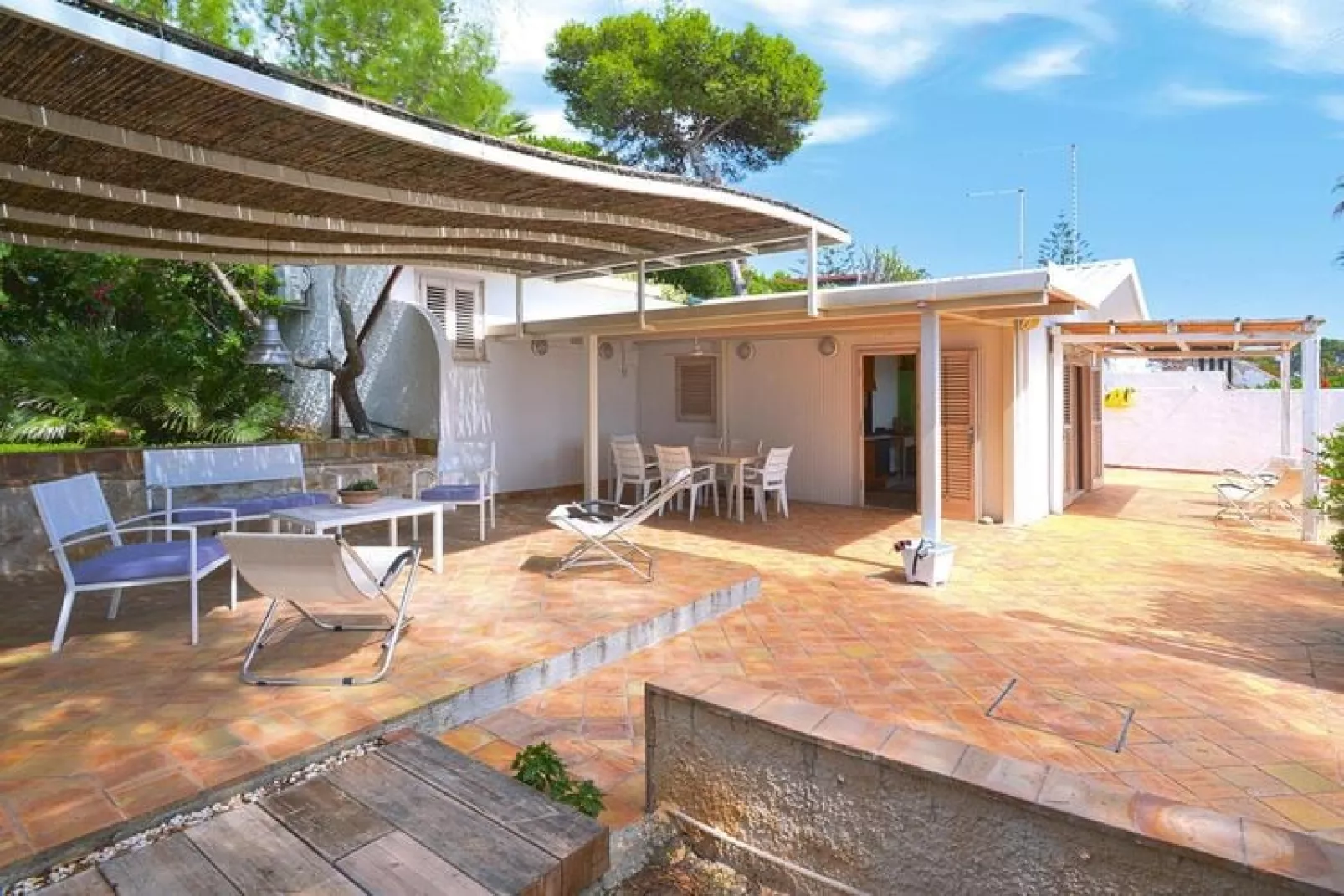 Holiday home Fontane Bianche-Villa Margò-Buitenkant zomer