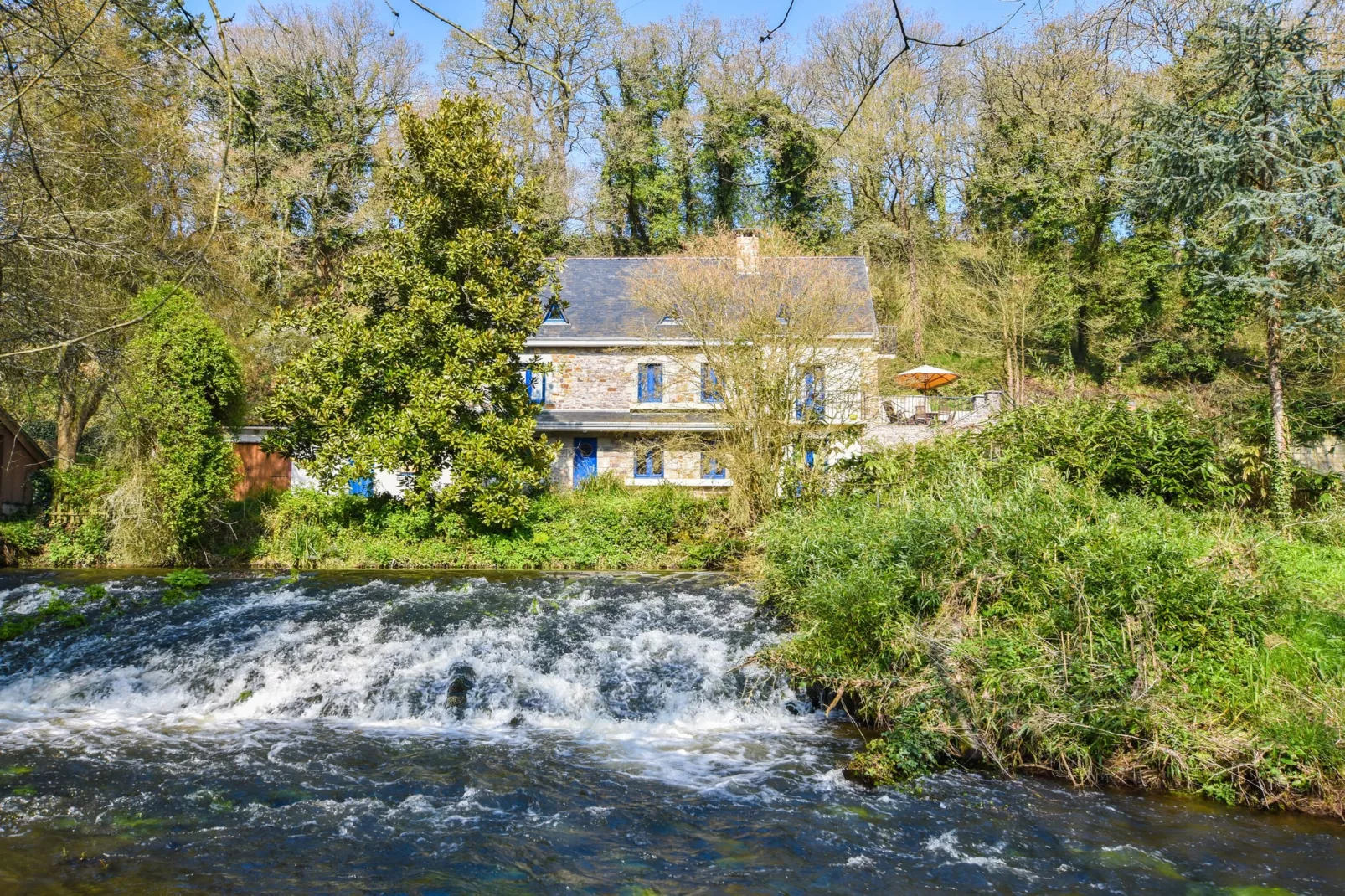 Moulin Bescond-Buitenkant zomer
