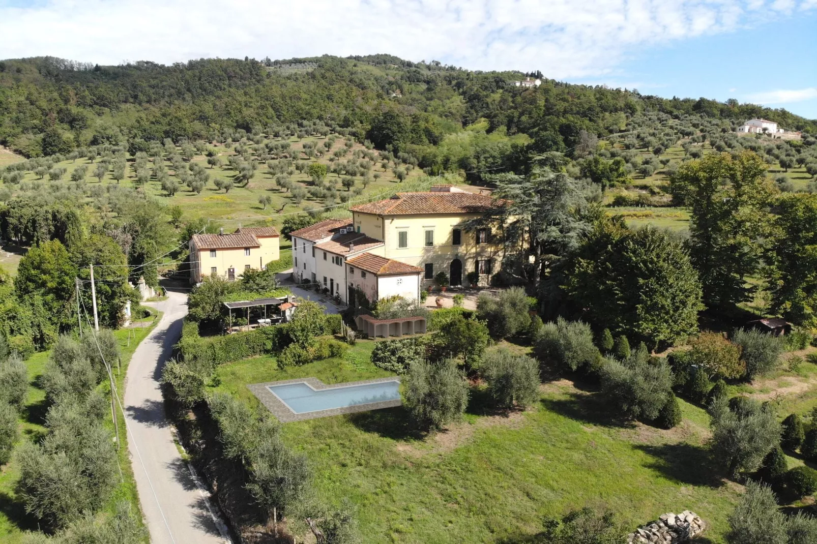 Villa dei Tarocchi-Buitenkant zomer