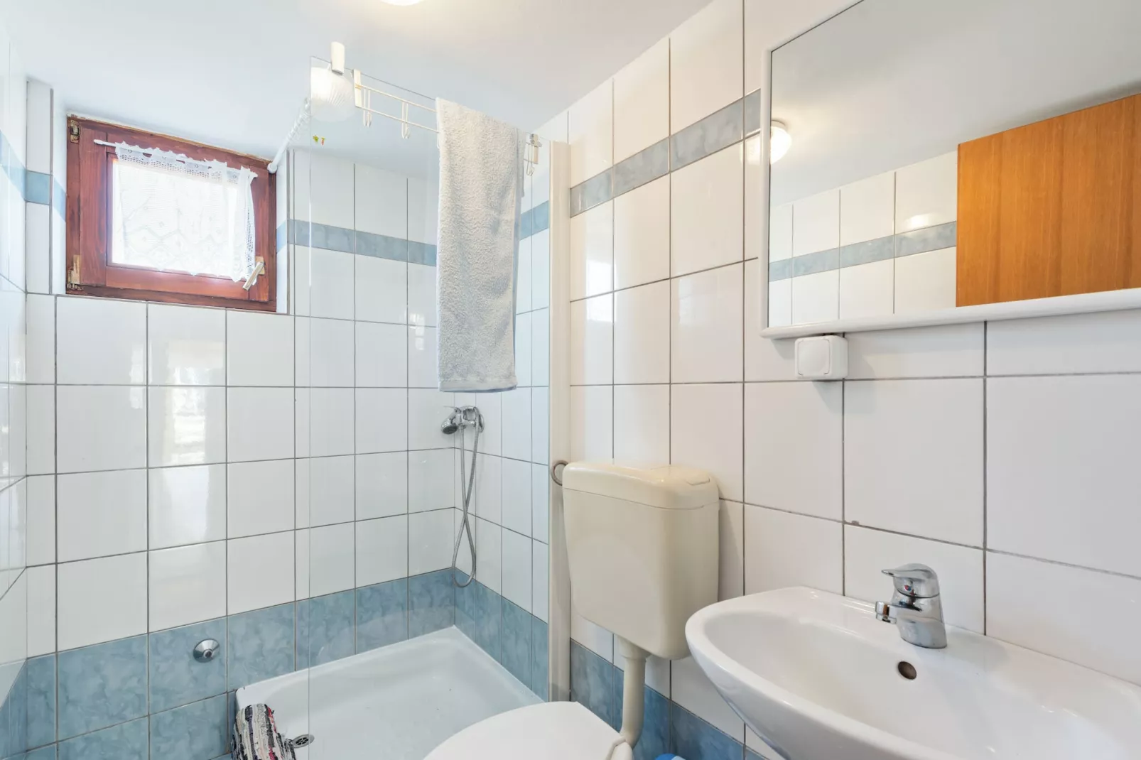 Lovely apartment Katarina-Badkamer