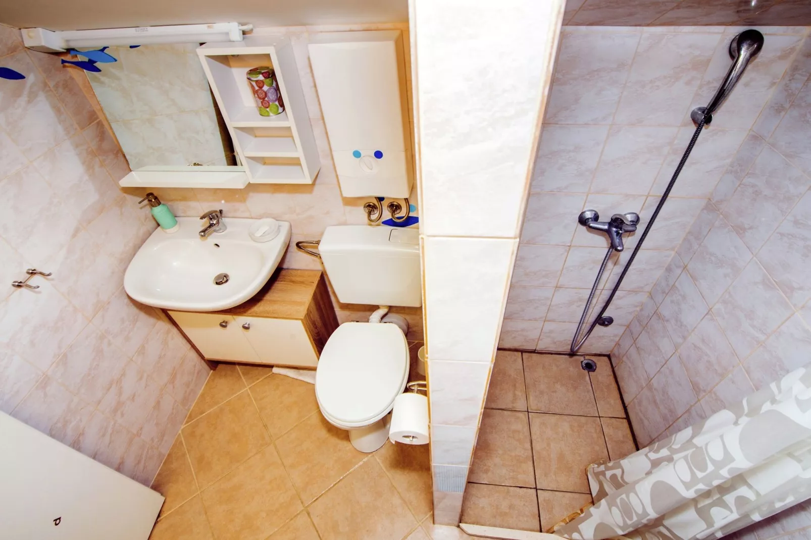 Studio apartment Paklenica-Badkamer