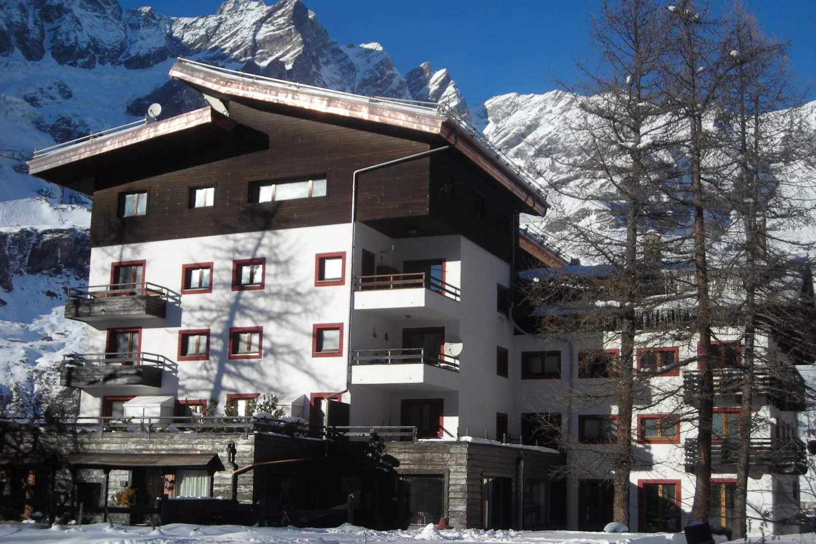 Residenza Cervinia 2P-Exterieur winter