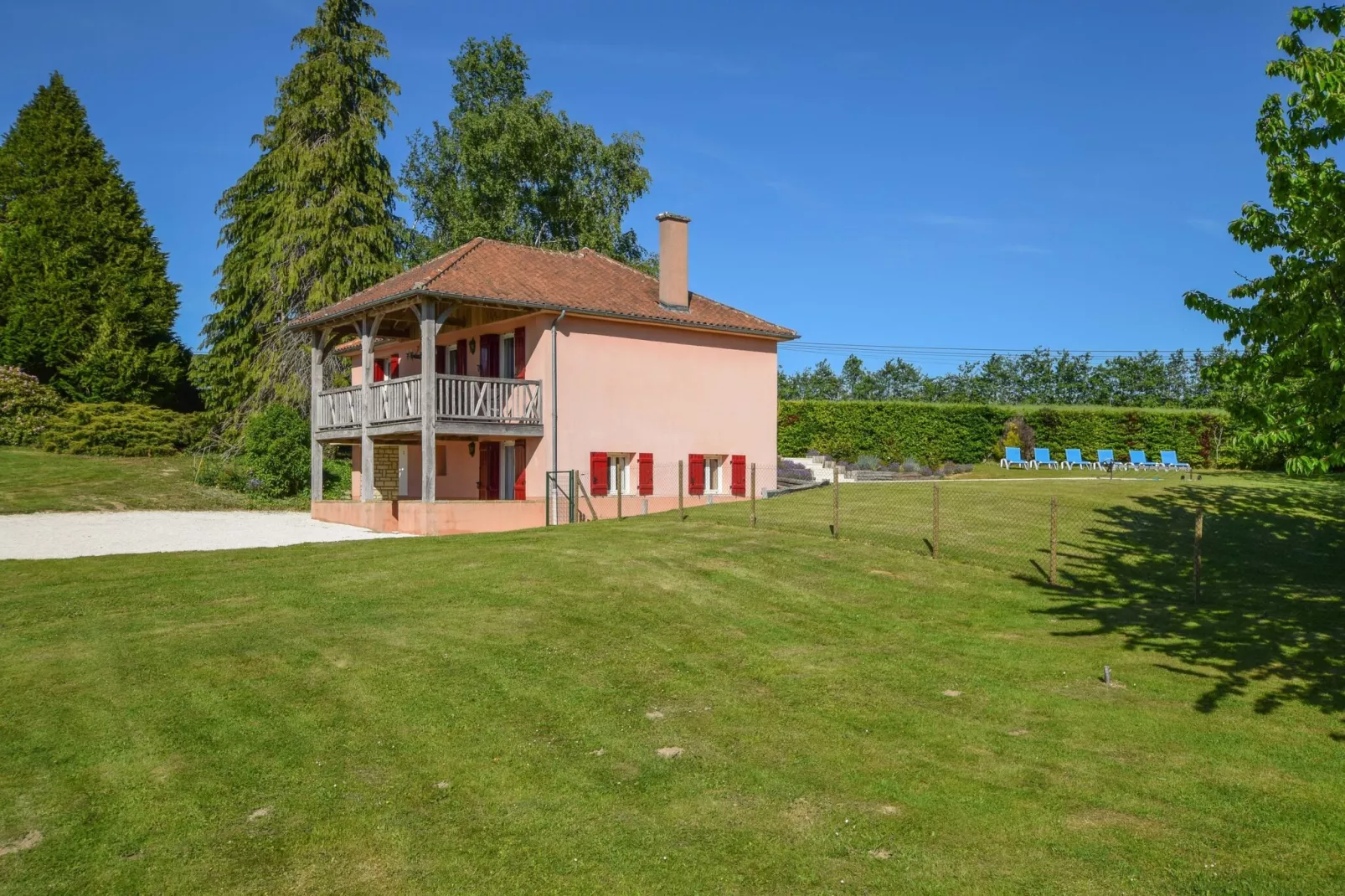 Pavillon de la Source-Buitenkant zomer