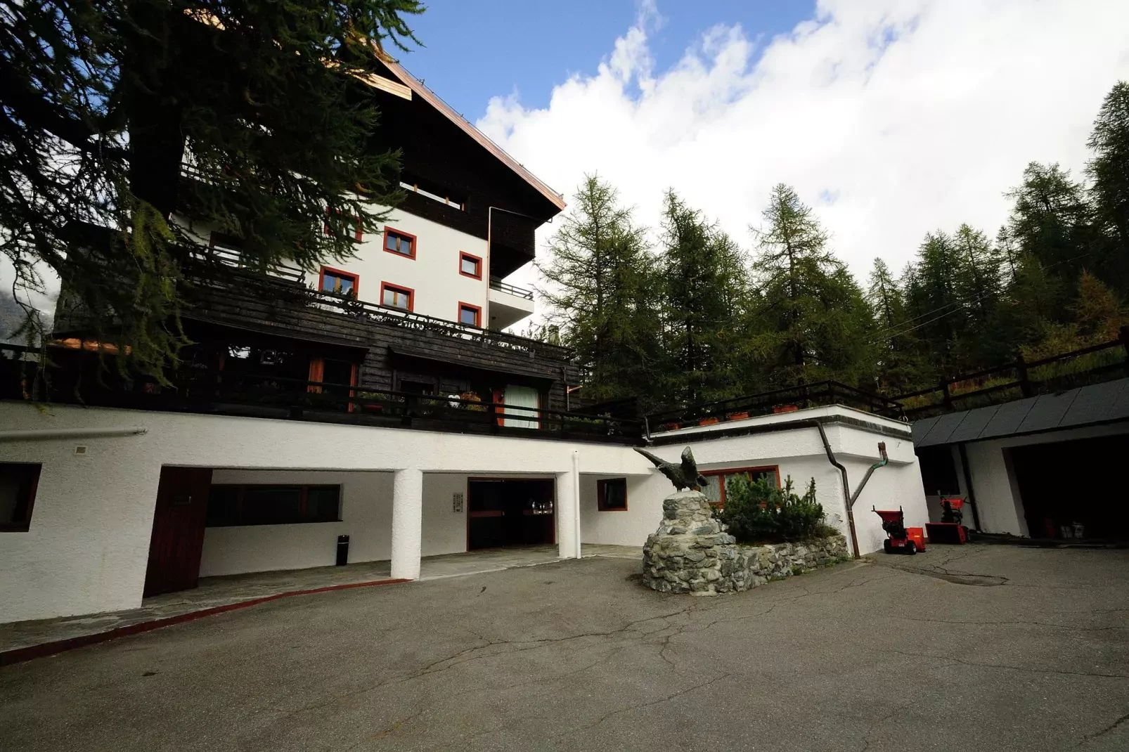Residenza Cervinia 2P-Buitenkant zomer
