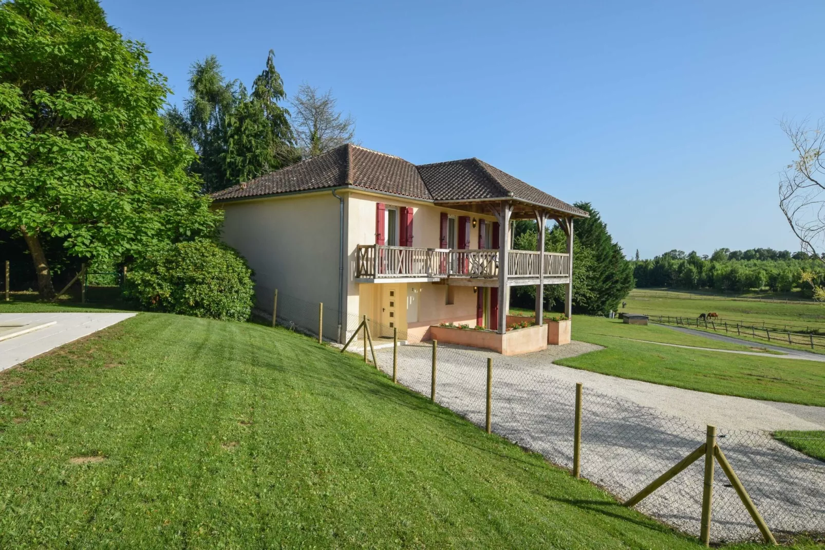 Maison Failte-Buitenkant zomer
