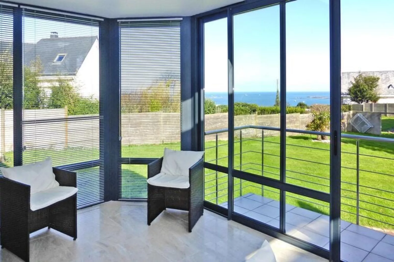 Holiday home Ploubazlanec-Woonkamer