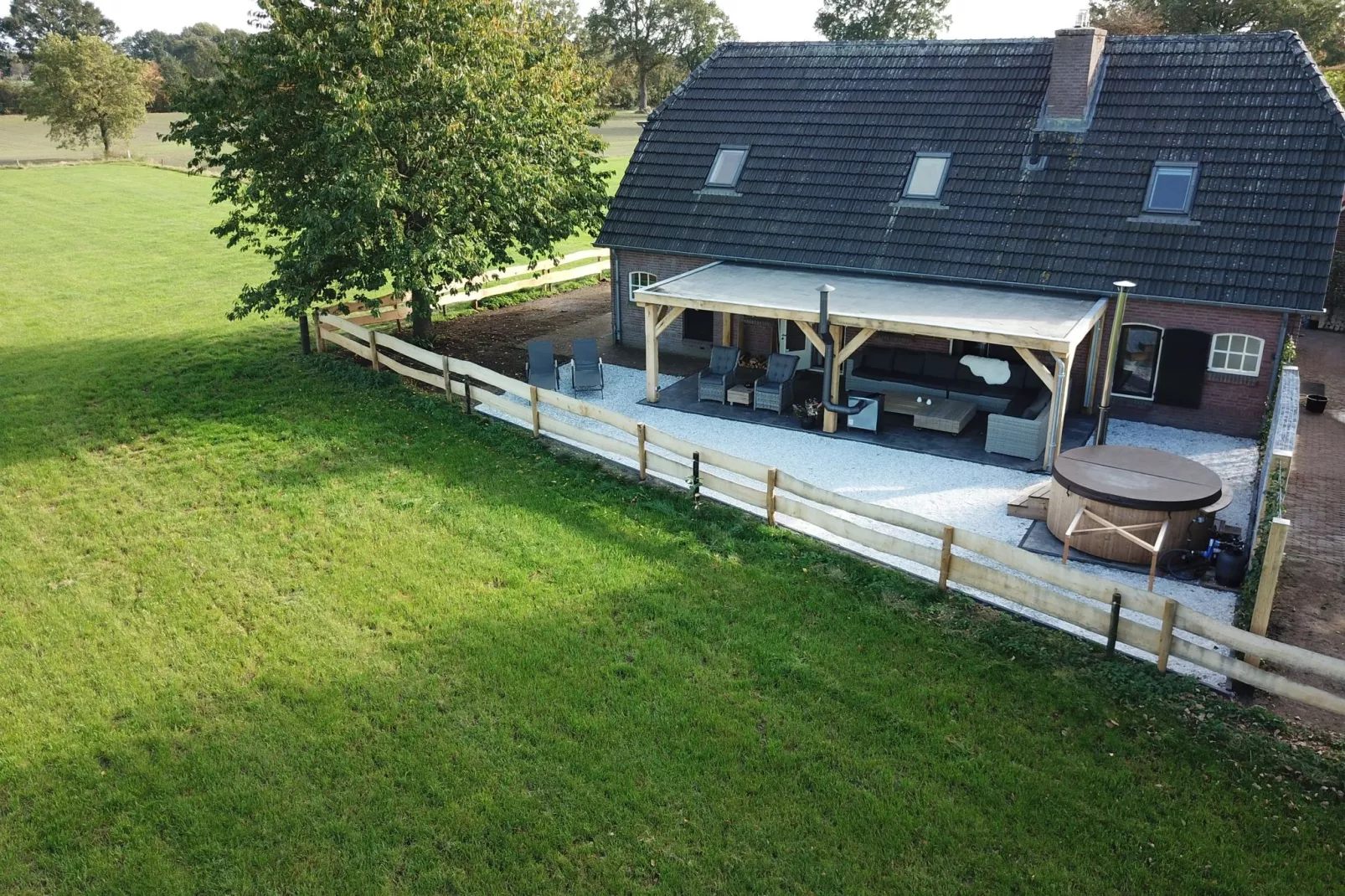 Wellness Home Rust en Ruimte-Buitenkant zomer