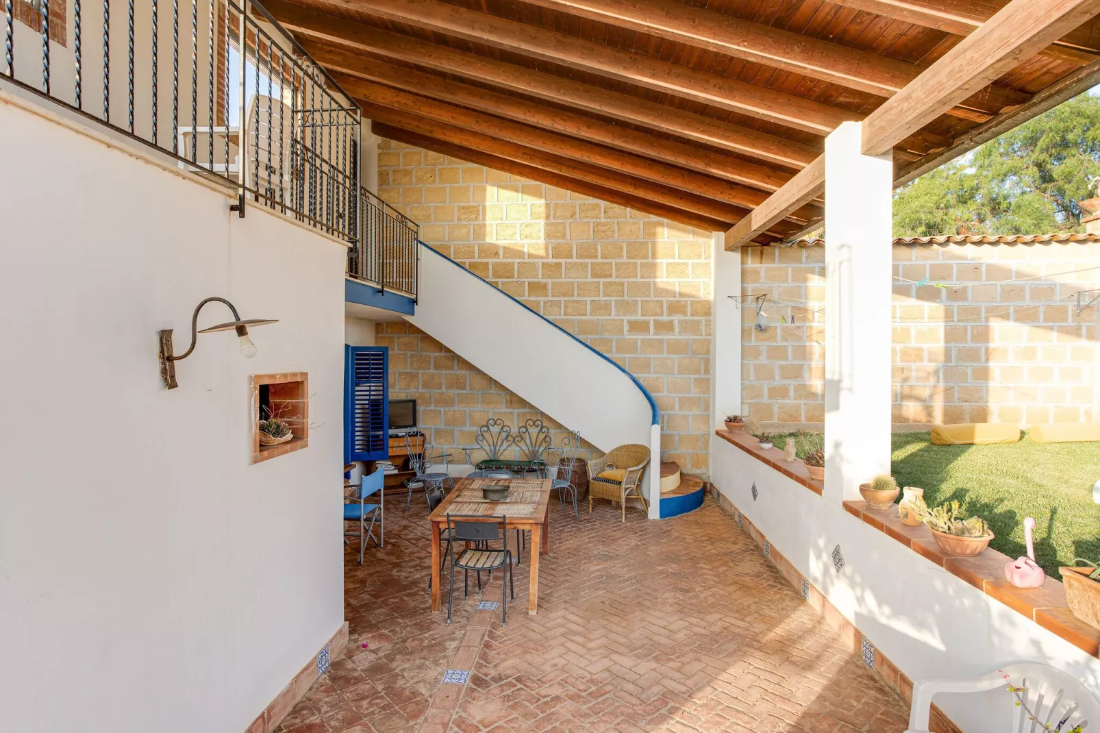 Charmante villa met dakterras-Terrasbalkon