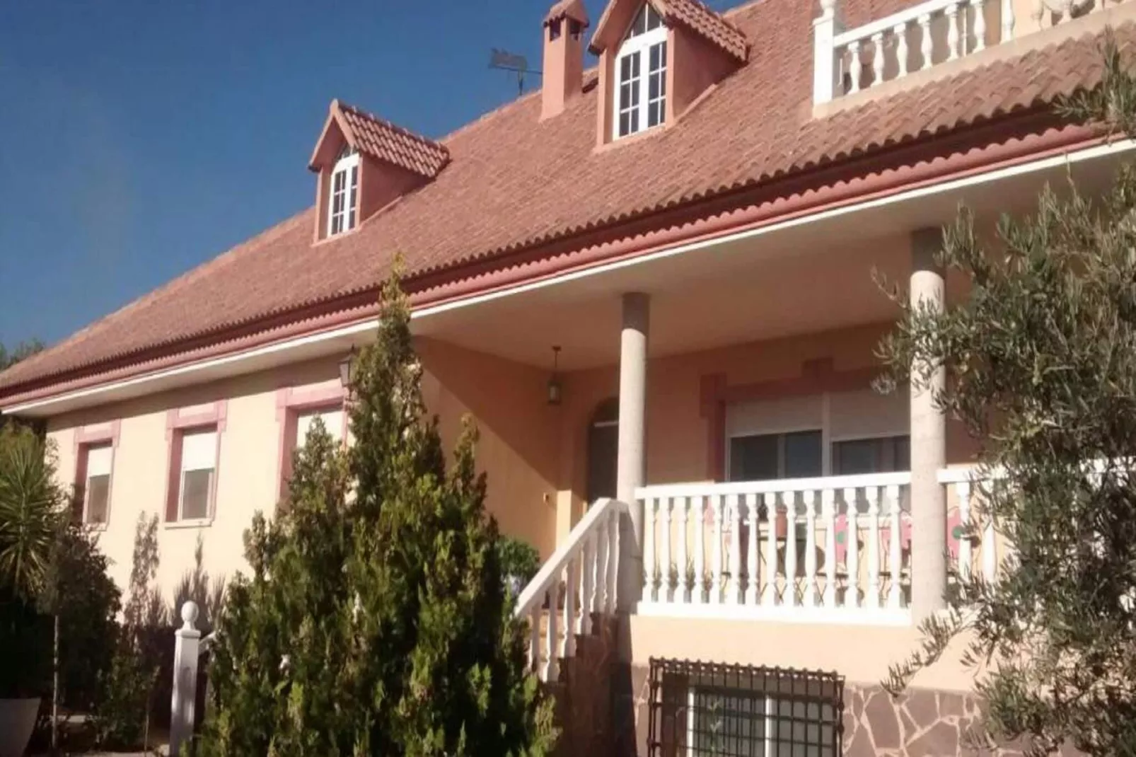 Casa de Lozano y Rueda-Buitenkant zomer