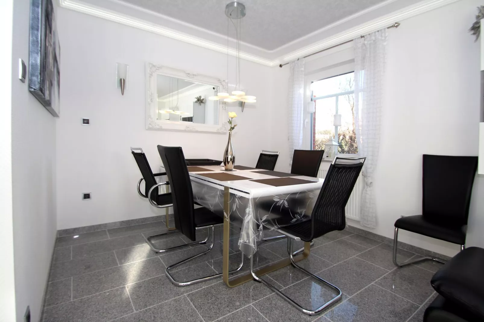 Ferienbungalow Wiesengrund mit Sauna-Eetkamer