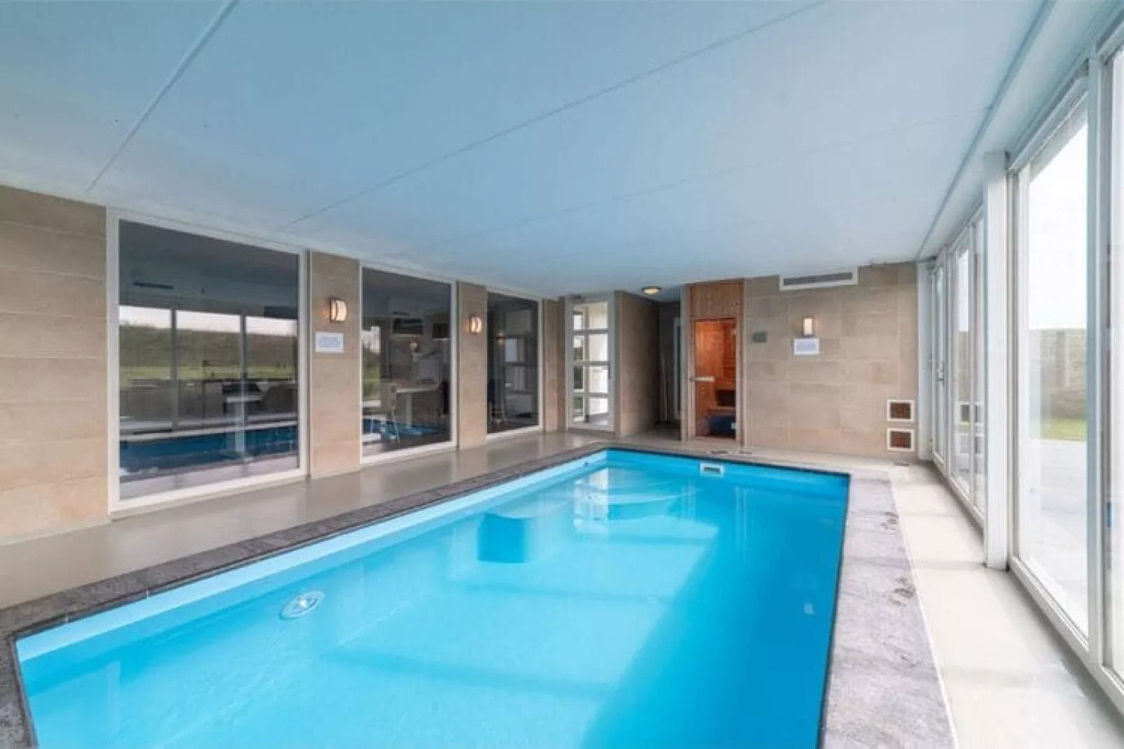 Luxe Beveland met Zwembad-Zwembad