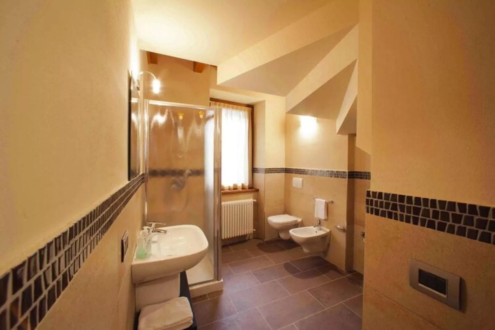 Residence La Casa del Nonno, Monzambano-trilo 5 pax-Badkamer