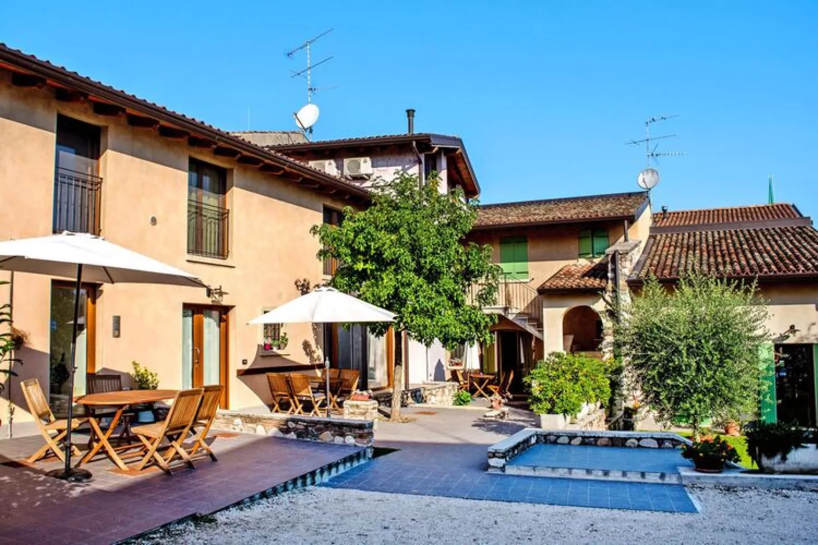 Residence La Casa del Nonno, Monzambano-trilo 5 pax-Buitenkant zomer