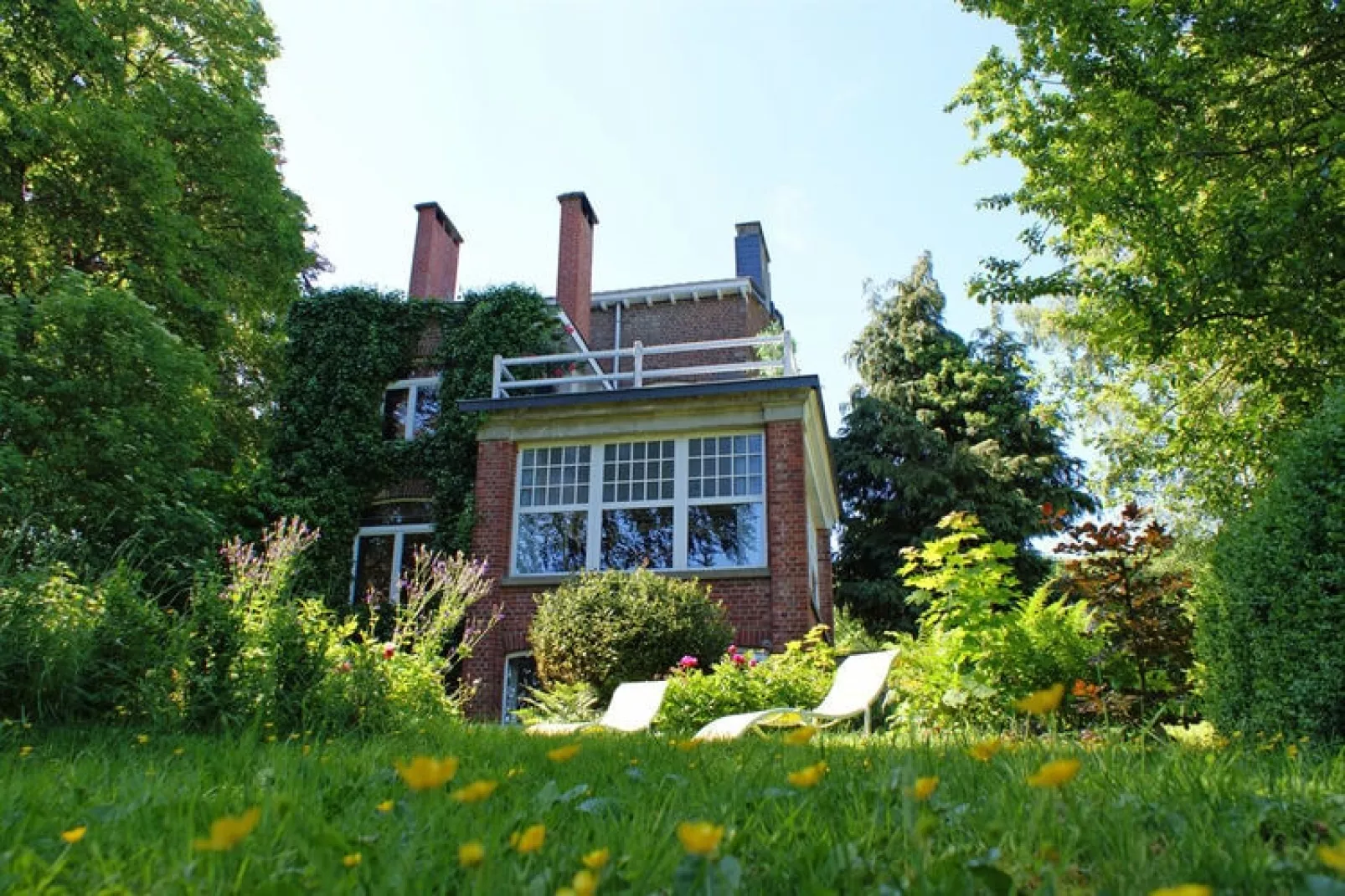 Villa Louise-Buitenkant zomer