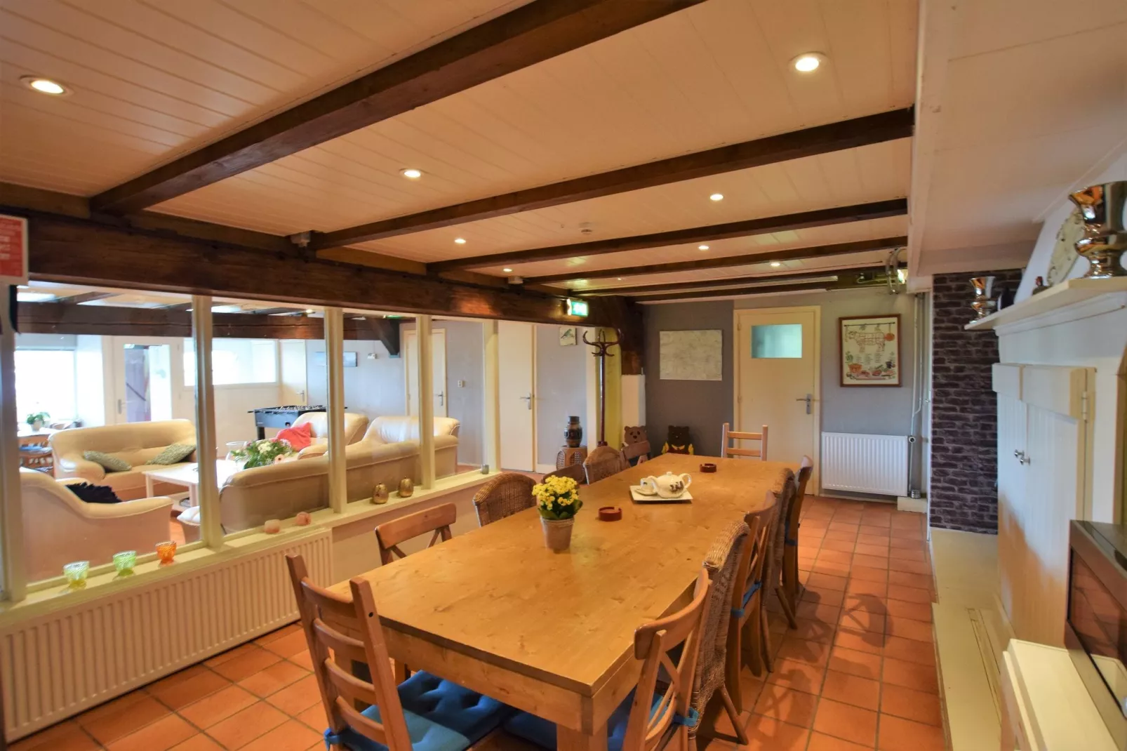 Hoeve Hoogst Tevreden-Eetkamer