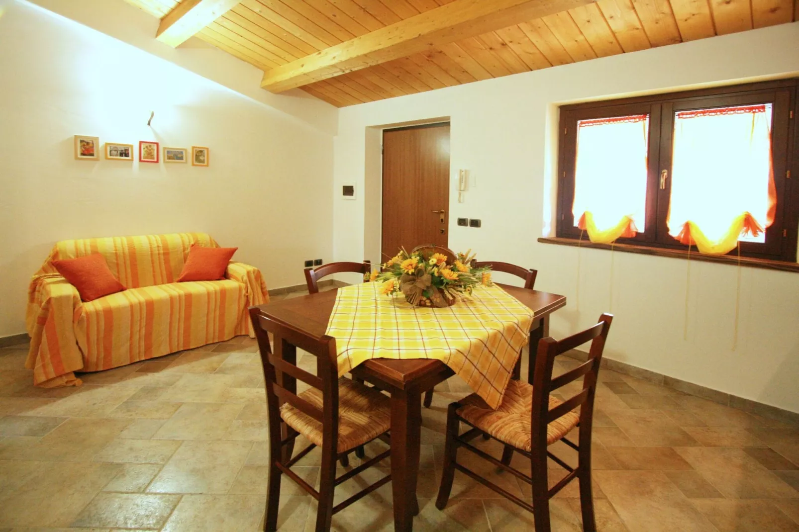 Raggio di Sole-Woonkamer