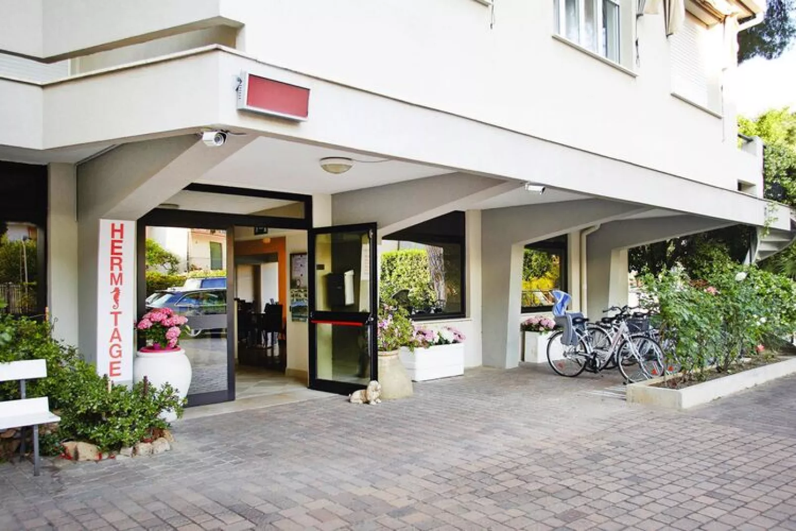 Residence Miriam Pietra Ligure - C8 SUP PLUS/T8SUP renoviert in 2018-Buitenkant zomer